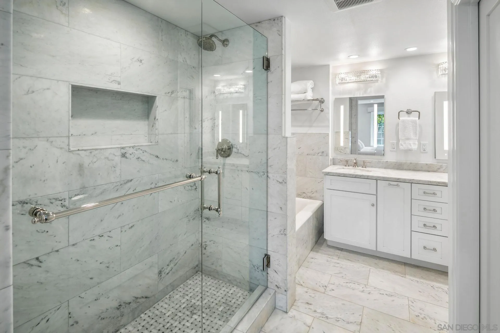 La Jolla, California 92037, United States, 4 Bedrooms Bedrooms, ,3 BathroomsBathrooms,Residential,Active,142714