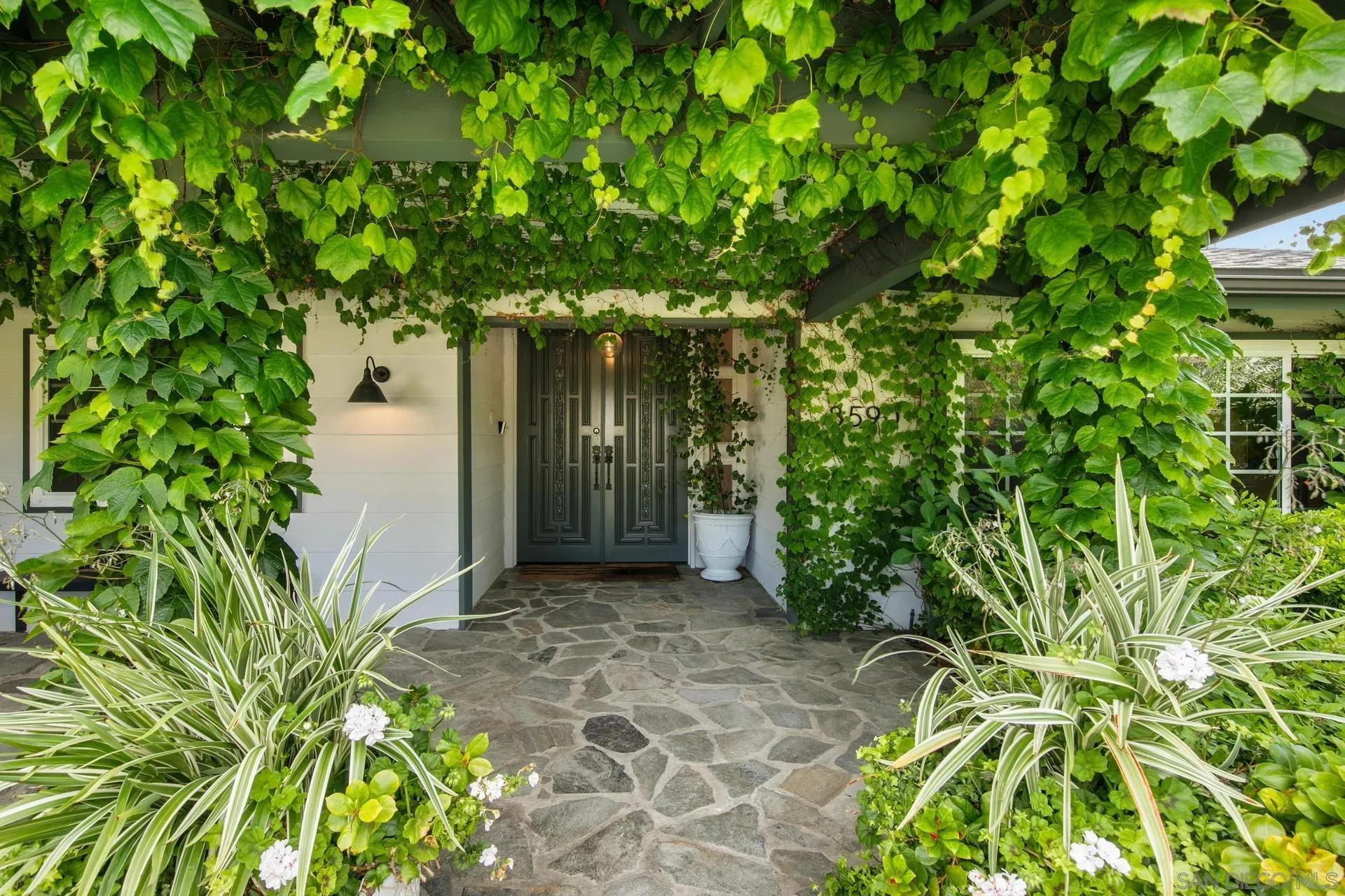 La Jolla, California 92037, United States, 4 Bedrooms Bedrooms, ,3 BathroomsBathrooms,Residential,Active,142714