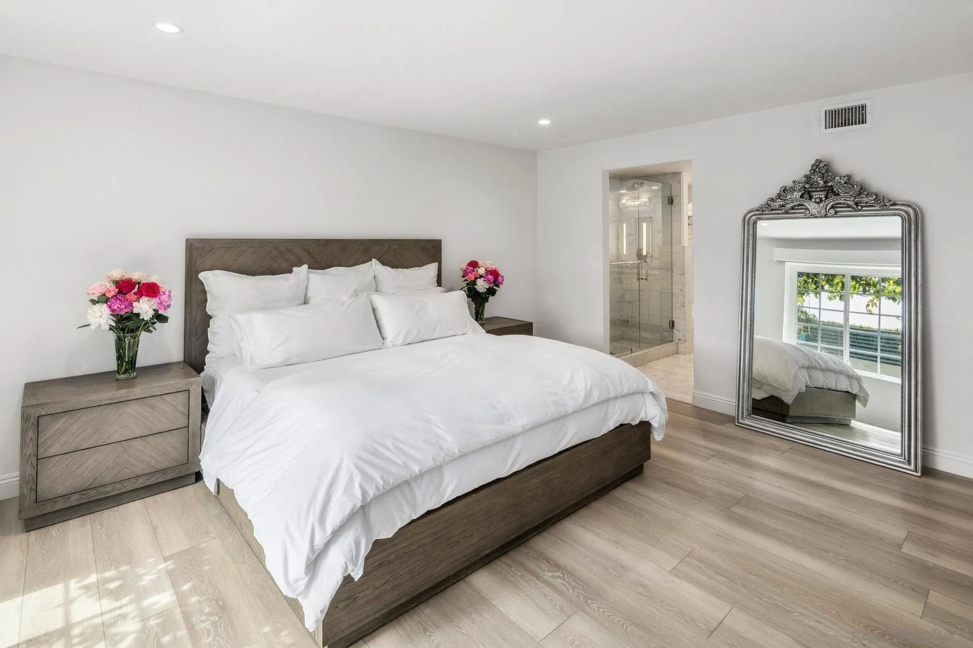 La Jolla, California 92037, United States, 4 Bedrooms Bedrooms, ,3 BathroomsBathrooms,Residential,Active,142714