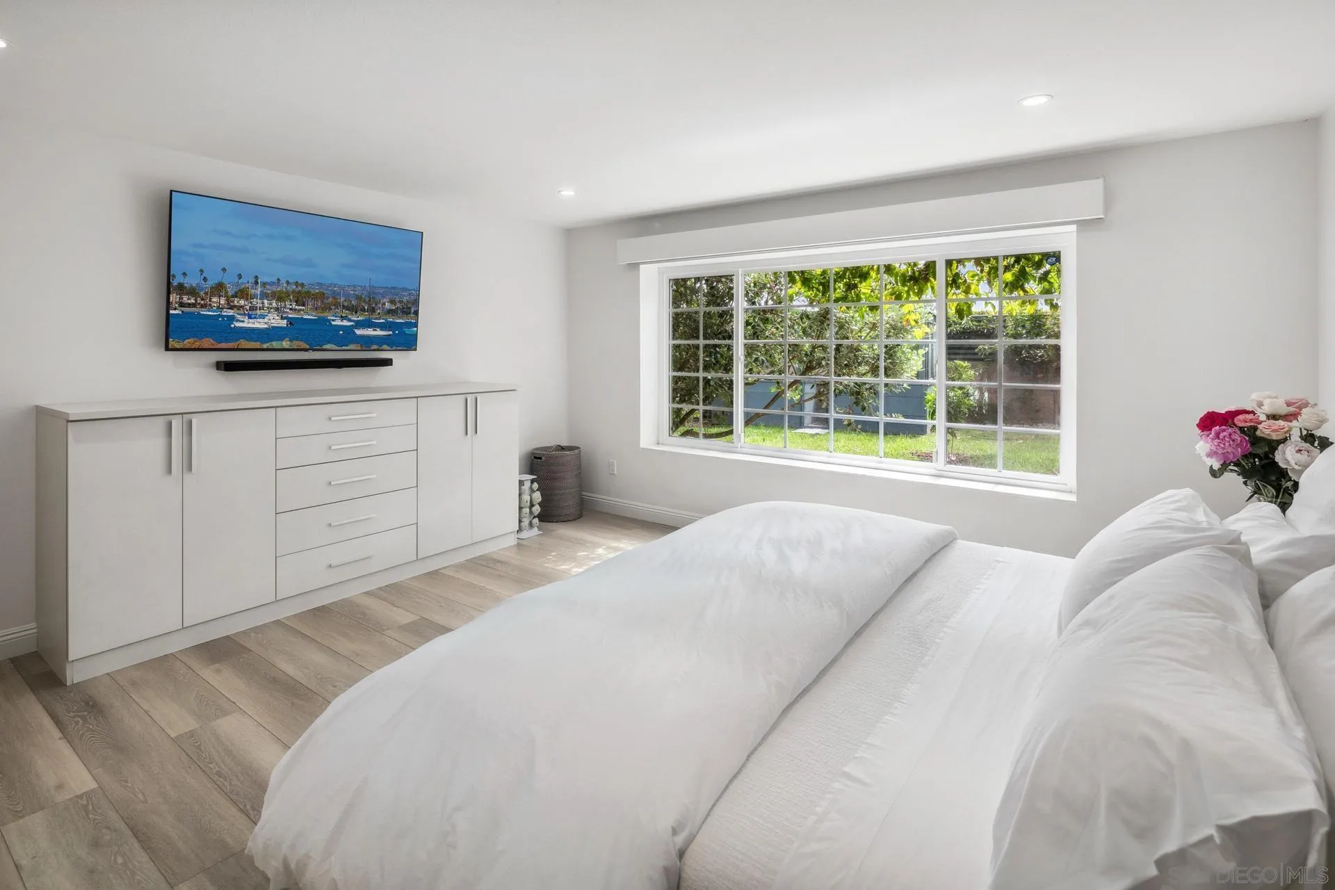 La Jolla, California 92037, United States, 4 Bedrooms Bedrooms, ,3 BathroomsBathrooms,Residential,Active,142714