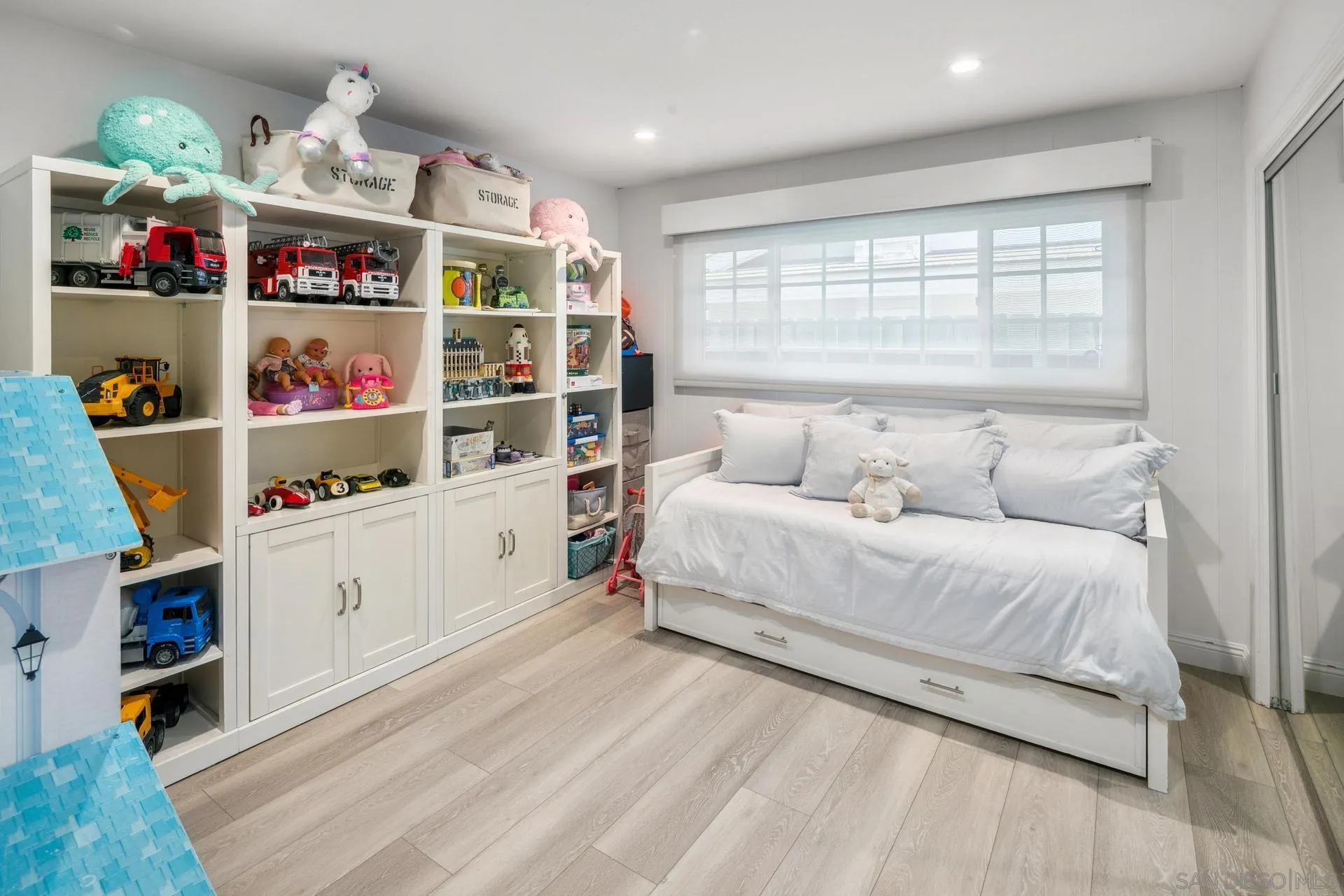 La Jolla, California 92037, United States, 4 Bedrooms Bedrooms, ,3 BathroomsBathrooms,Residential,Active,142714