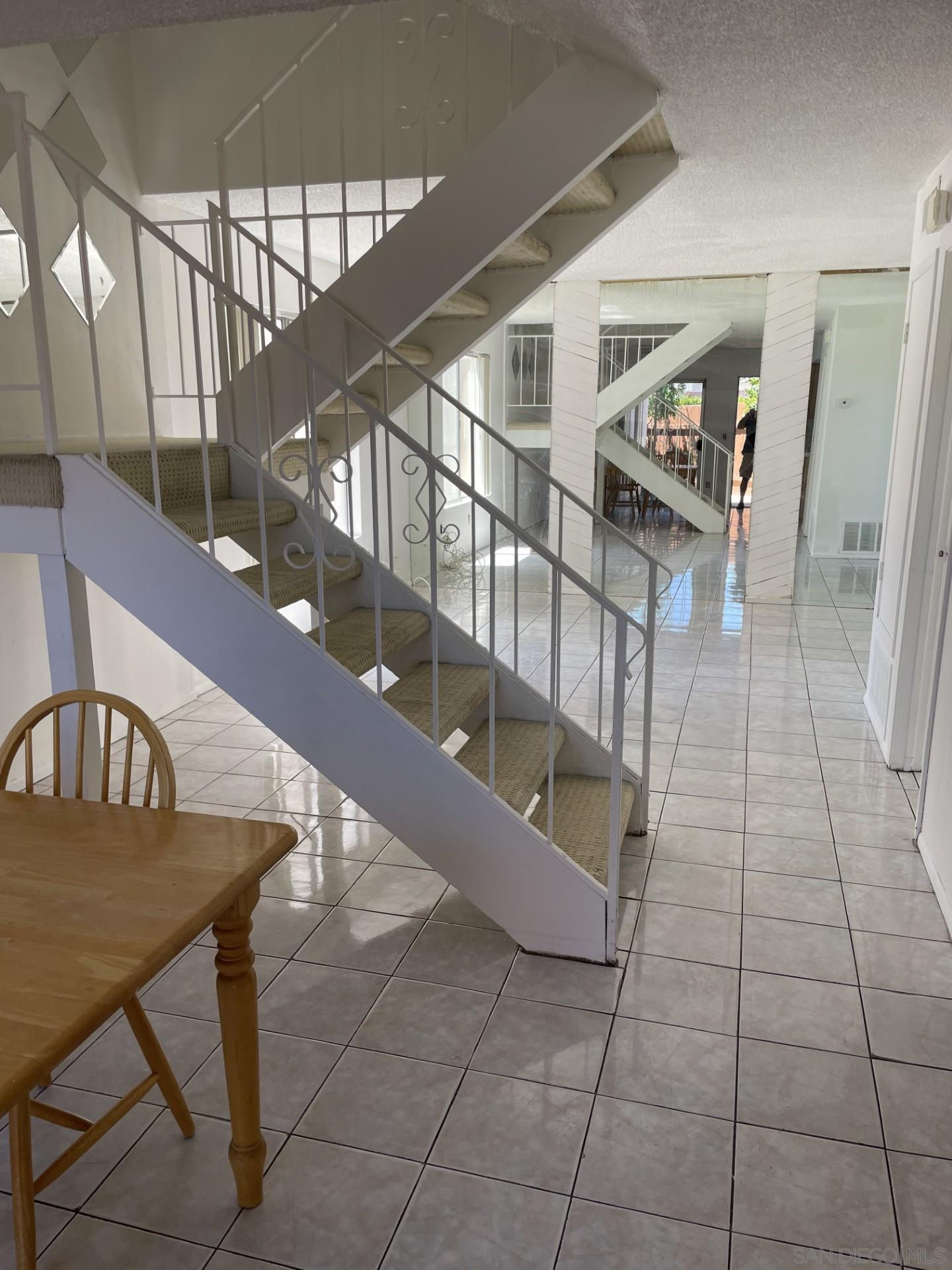 10009 Santana Ranch Ln.