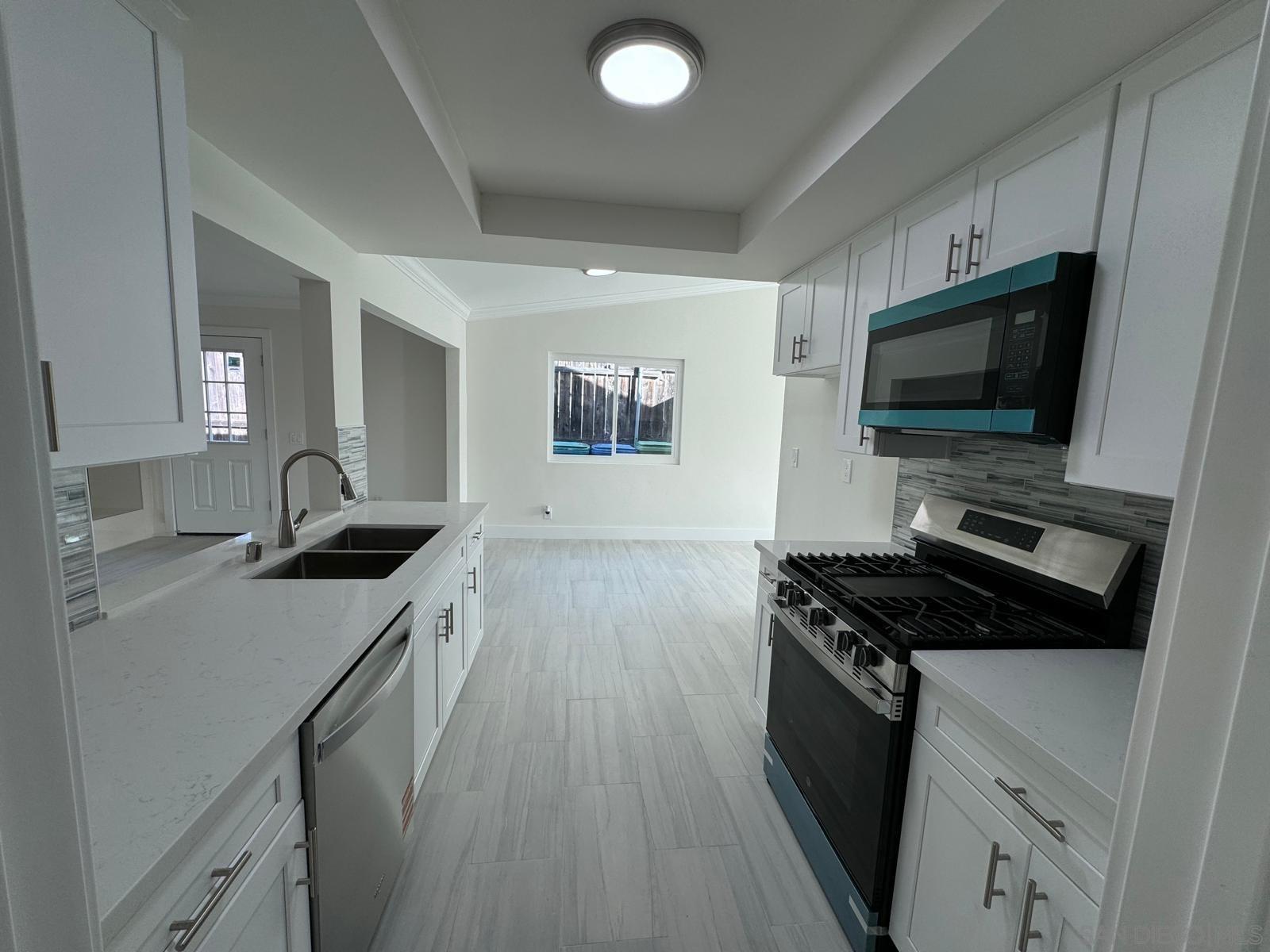 2729 Harriet St