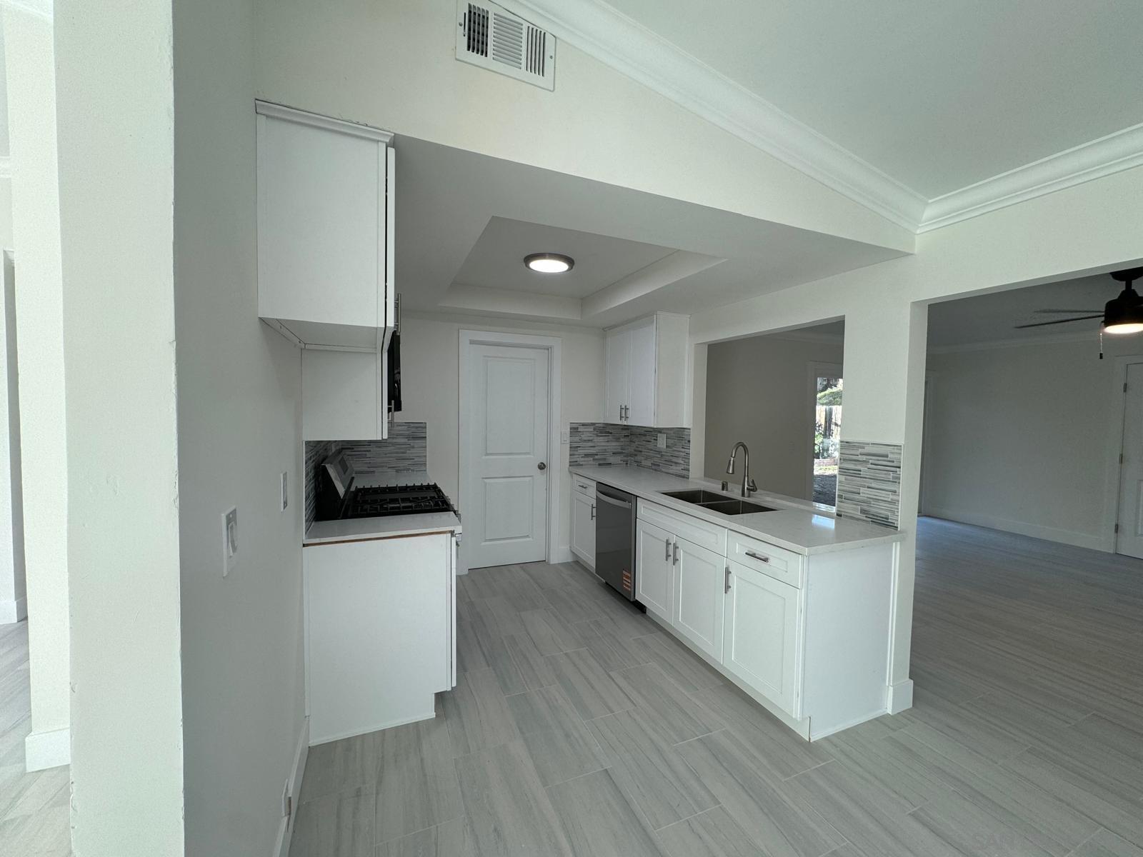 2729 Harriet St