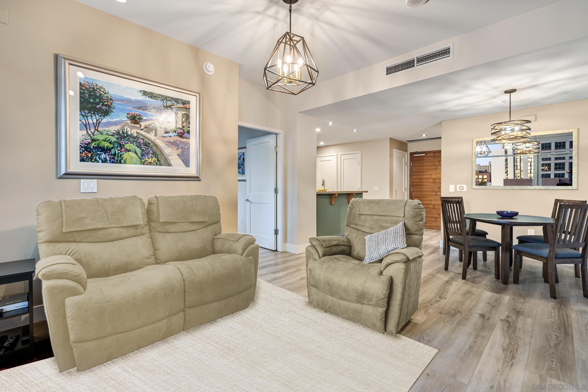 700 W E St 805