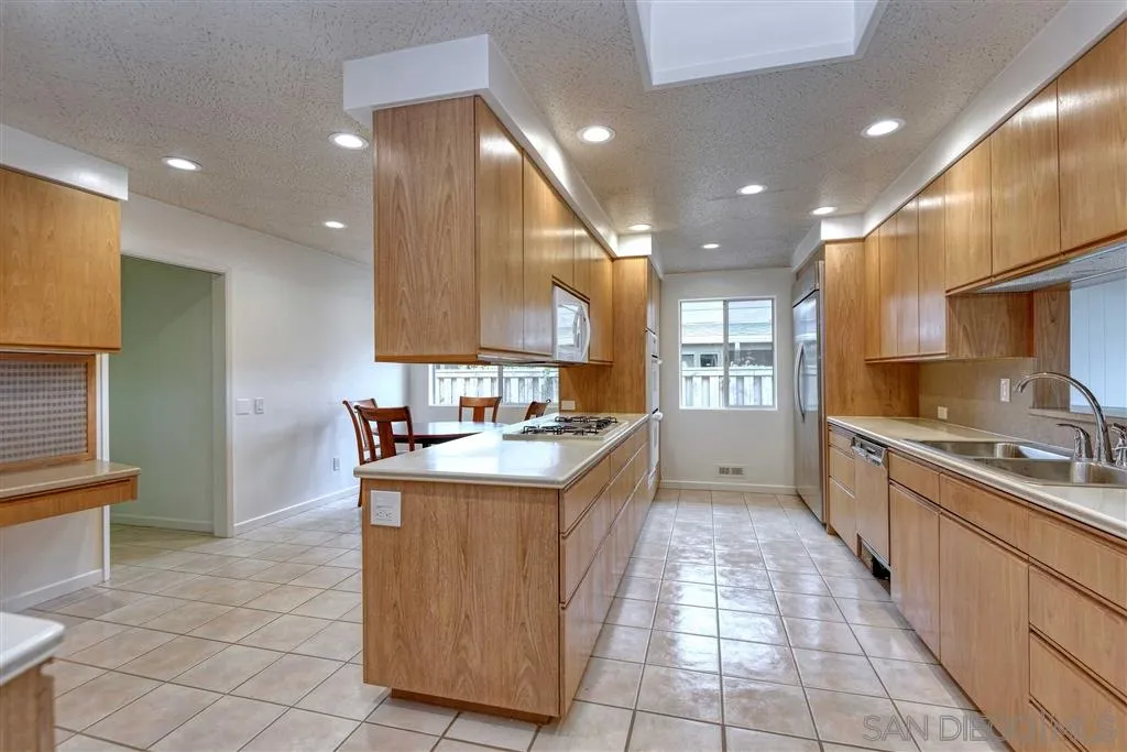 La Jolla, California 92037, United States, 4 Bedrooms Bedrooms, ,3 BathroomsBathrooms,Residential,Active,81789