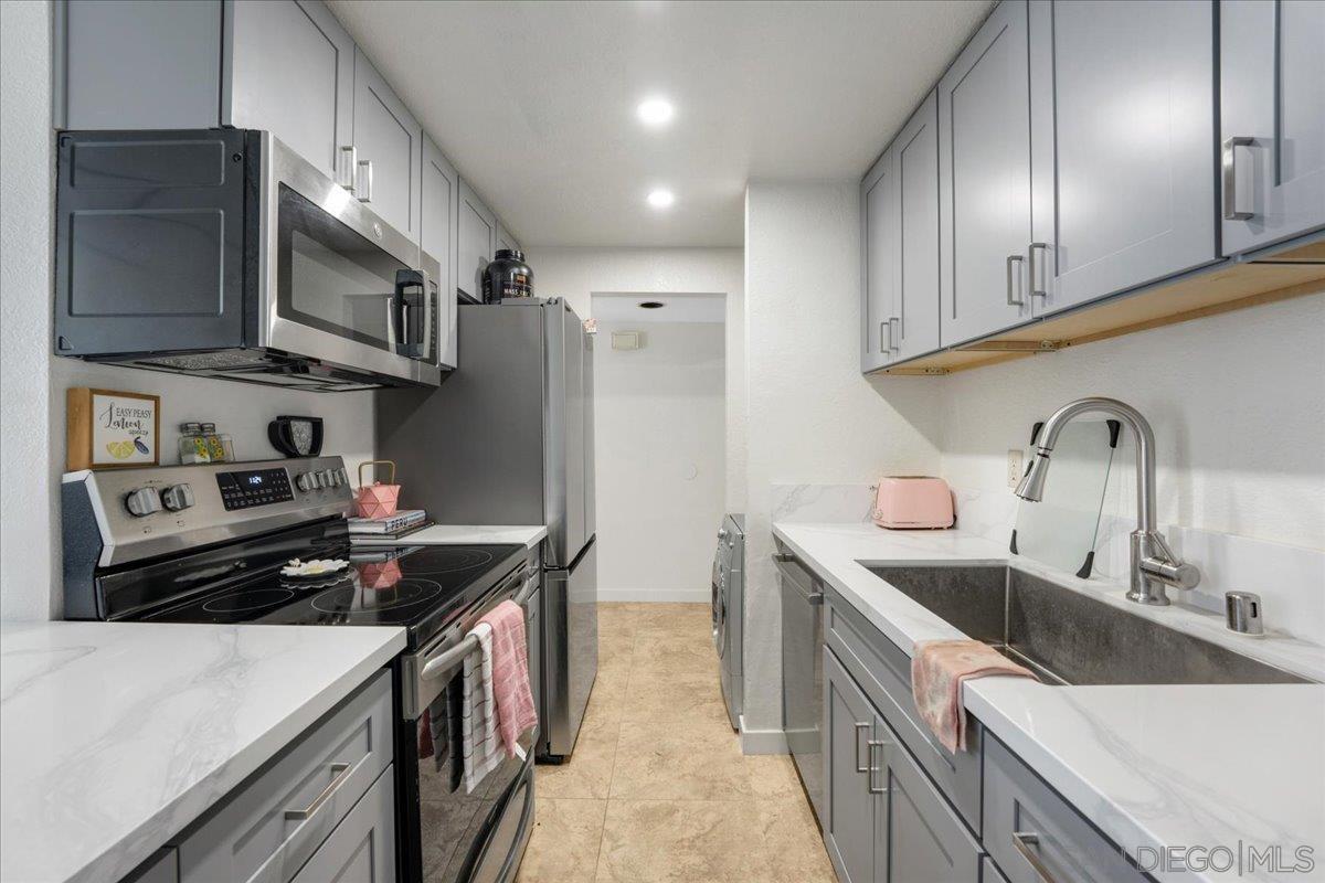 1333 8th Ave 403
