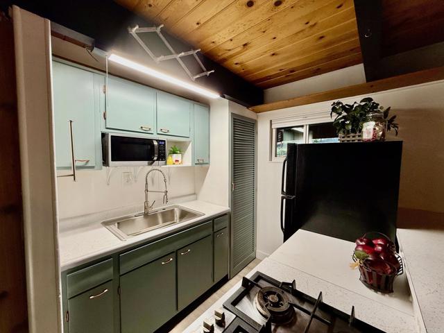 21803 Crestline Road