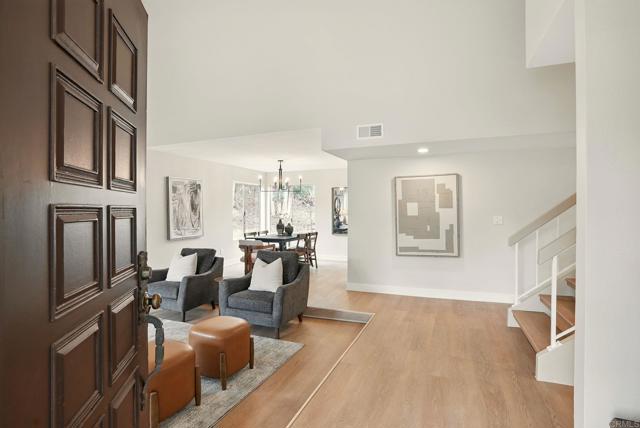 909 Loma