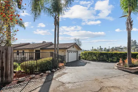 617 Sabrina Way, Vista, CA 92084 - #: 250020056