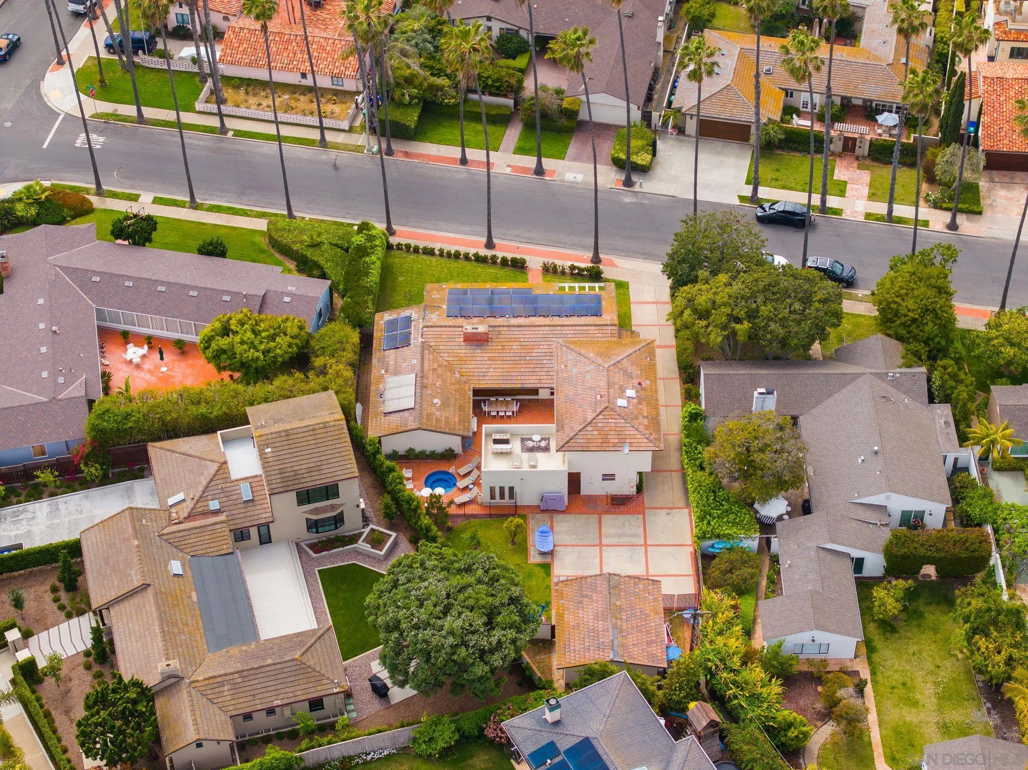 La Jolla, California 92037, United States, 5 Bedrooms Bedrooms, ,5 BathroomsBathrooms,Residential,Pending,161170