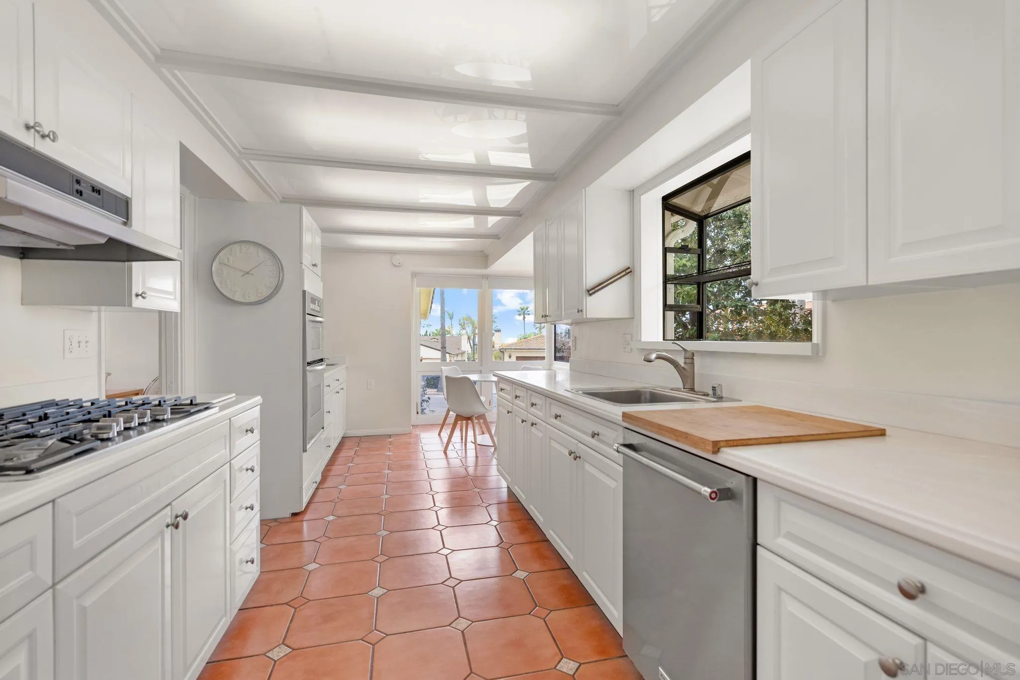 La Jolla, California 92037, United States, 5 Bedrooms Bedrooms, ,5 BathroomsBathrooms,Residential,Pending,161170