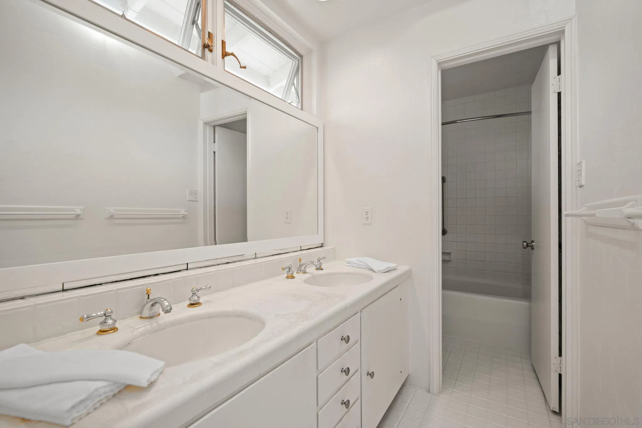 La Jolla, California 92037, United States, 5 Bedrooms Bedrooms, ,5 BathroomsBathrooms,Residential,Pending,161170