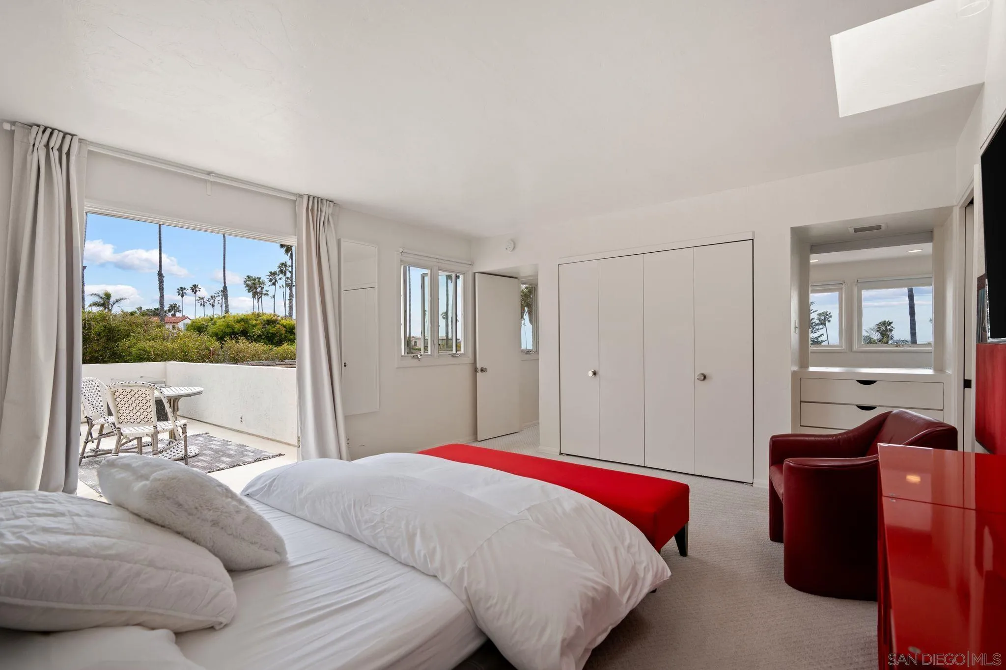 La Jolla, California 92037, United States, 5 Bedrooms Bedrooms, ,5 BathroomsBathrooms,Residential,Pending,161170