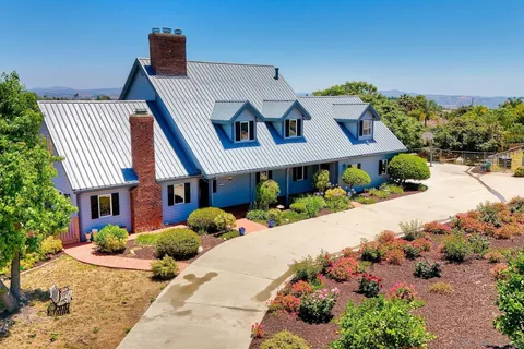 2511 Via Rancheros, Fallbrook, CA 92028 - #: 250001130