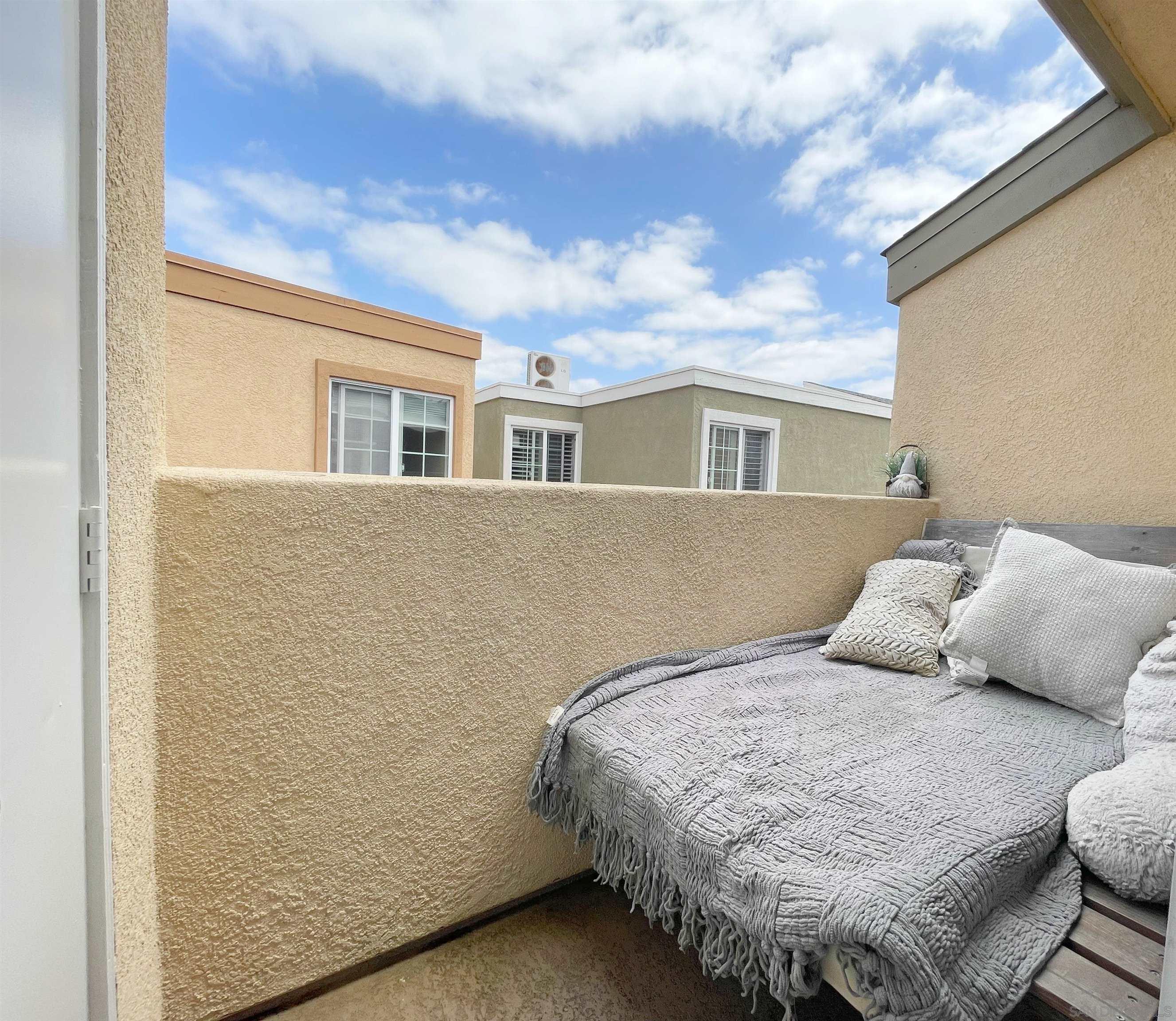 5252 Balboa Arms Dr 222