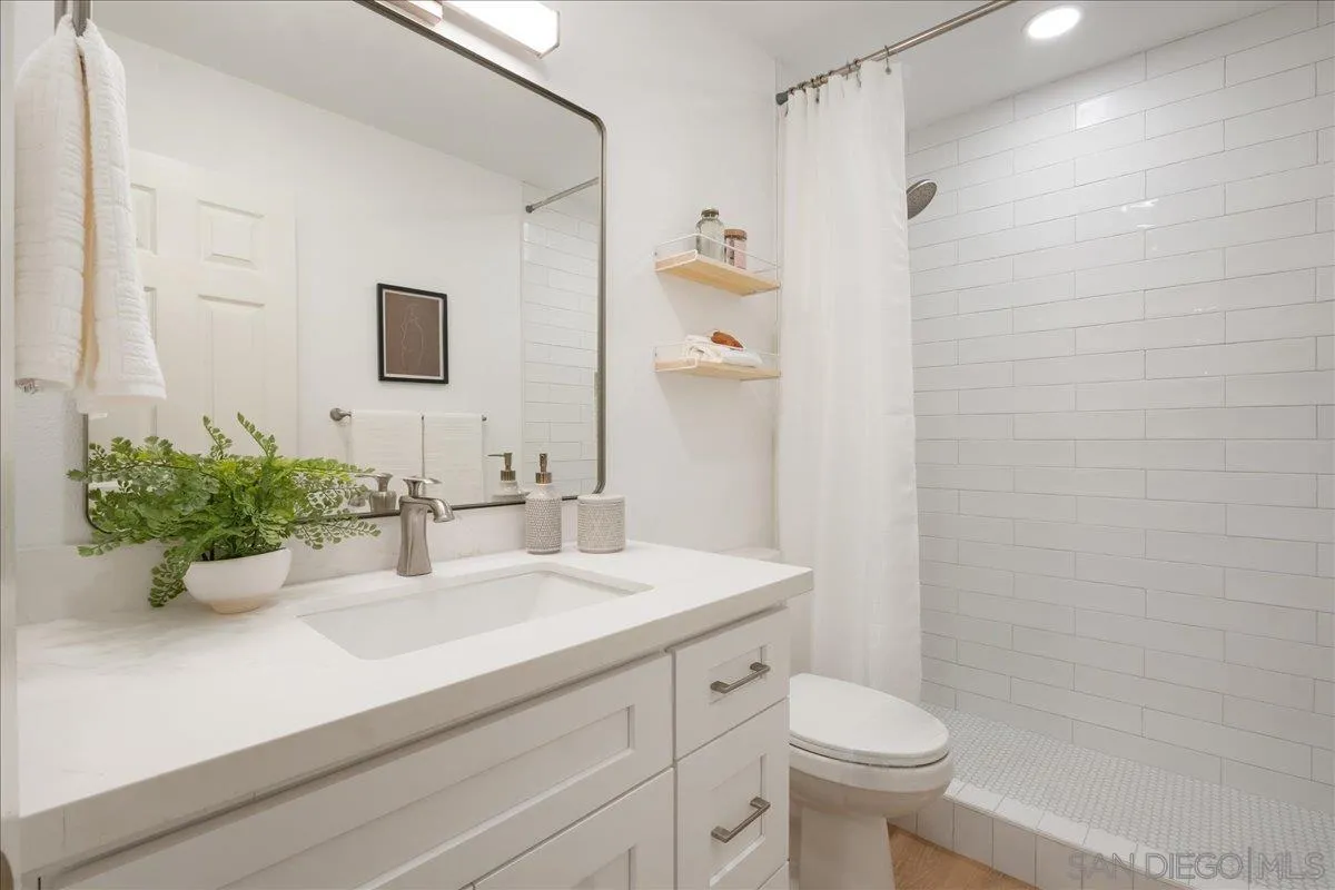 La Jolla, California 92037, United States, 1 Bedroom Bedrooms, ,1 BathroomBathrooms,Residential,Pending,157527