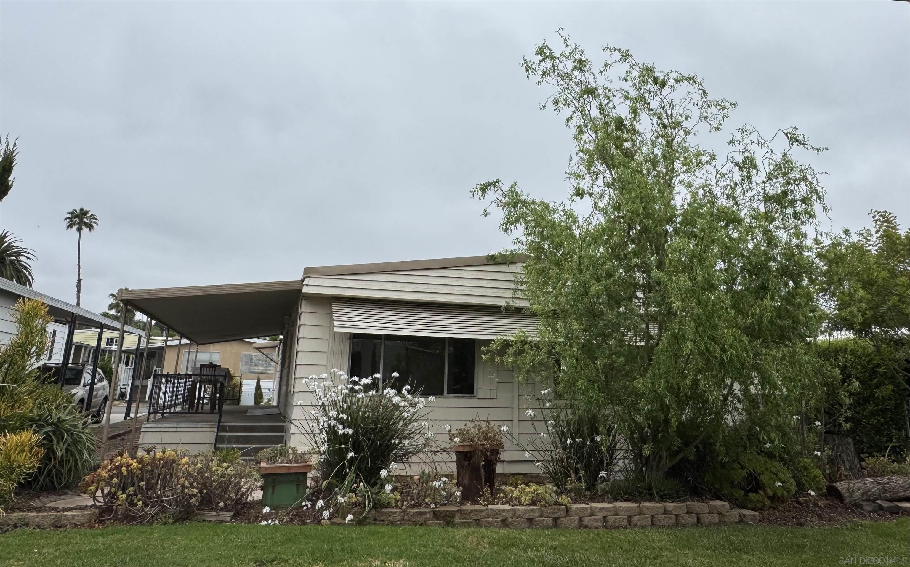 1219 E Barham Dr Spc 106
