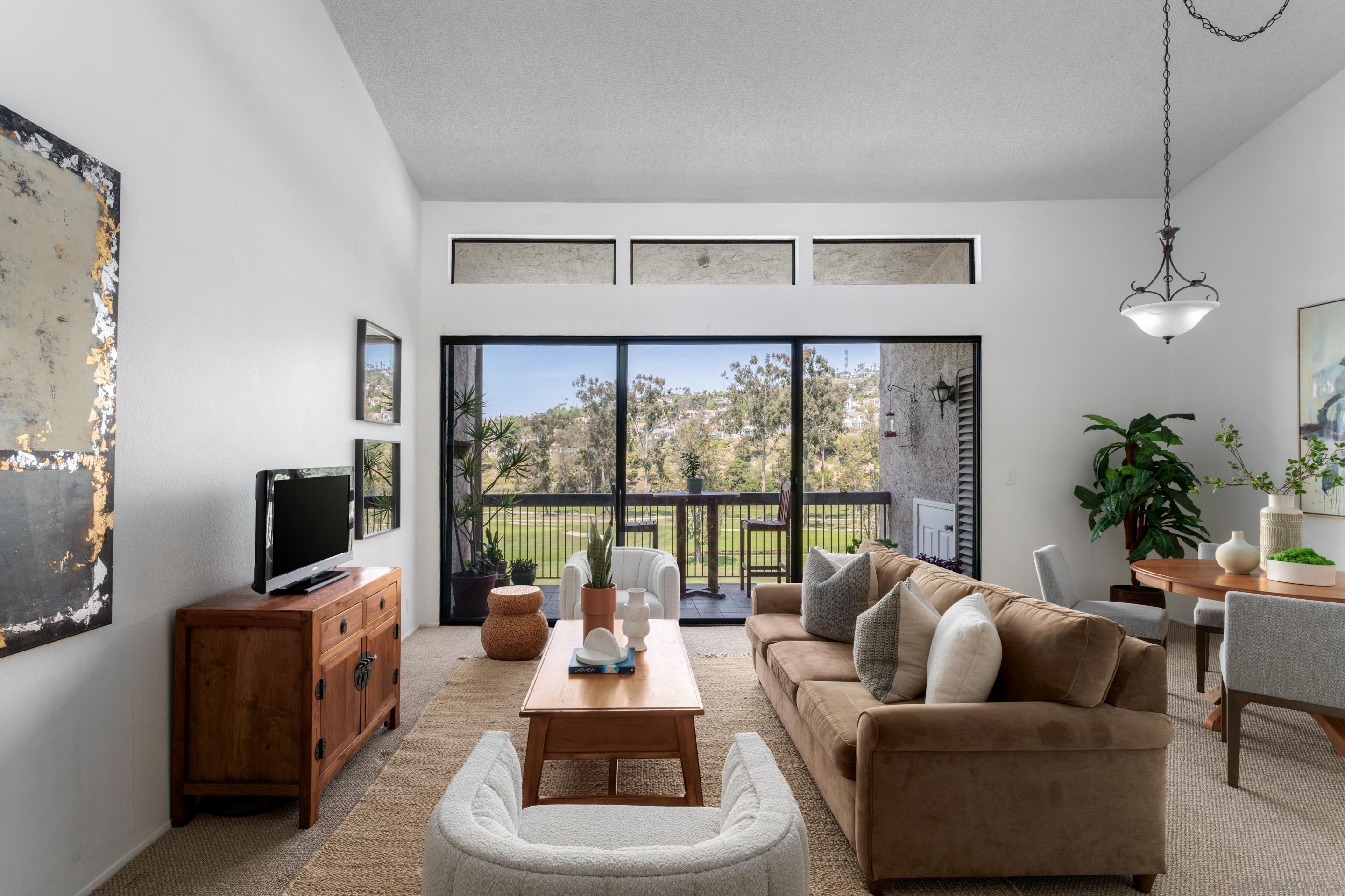 2564 Navarra Dr 202