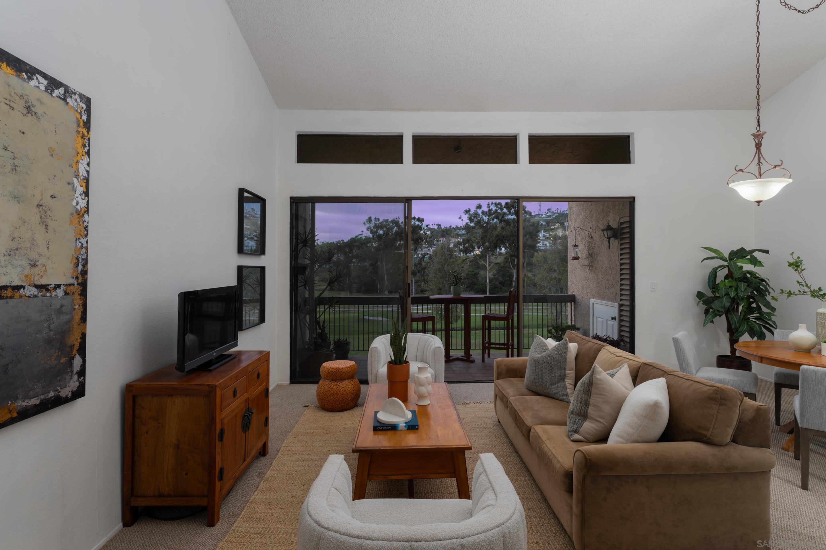 2564 Navarra Dr 202