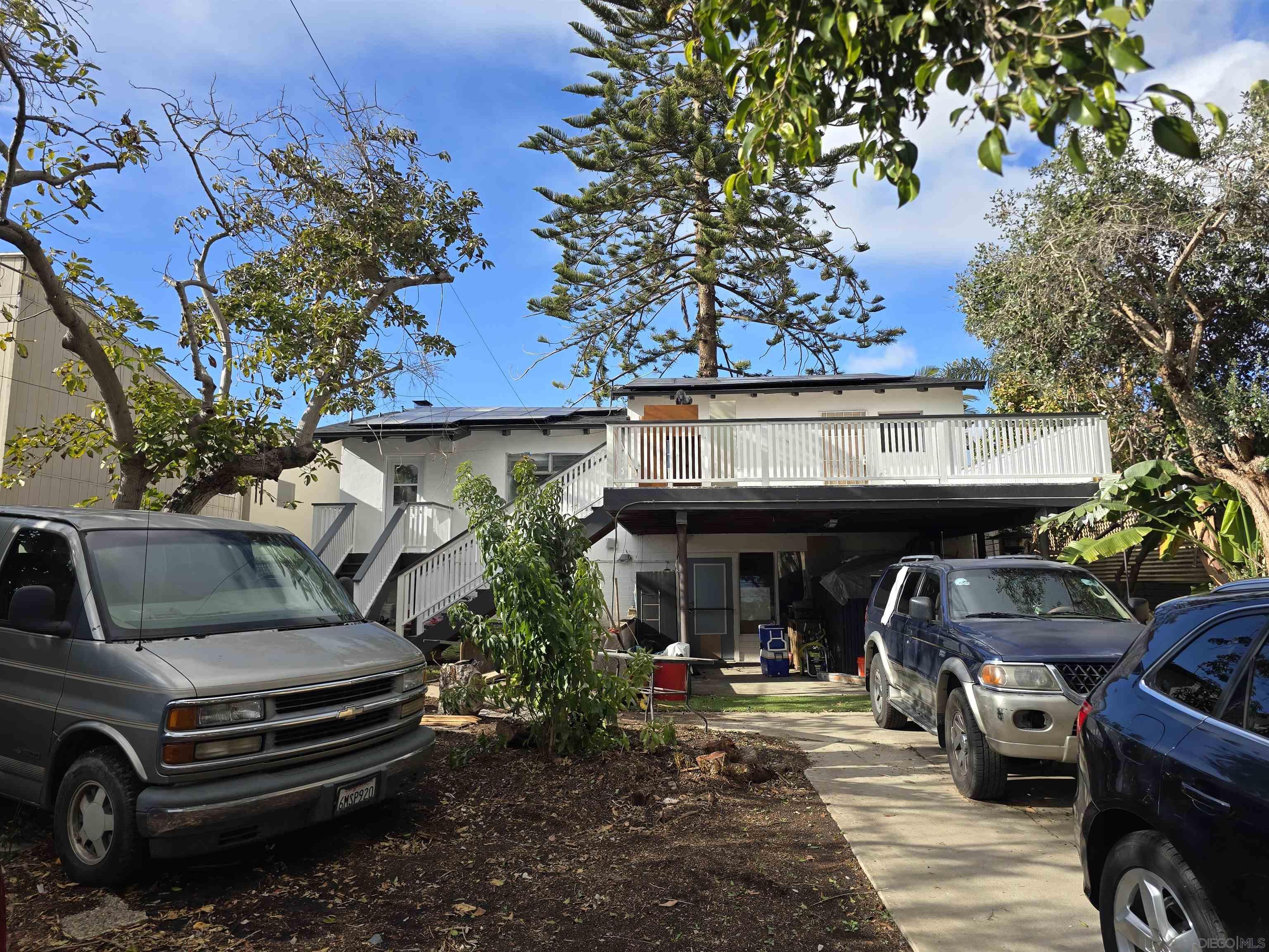 2121  Emerald St