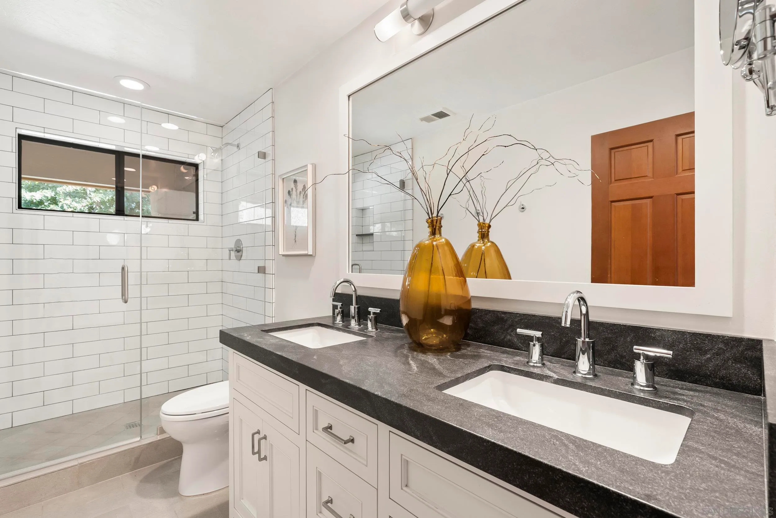 Rancho Santa Fe, California 92067, United States, 6 Bedrooms Bedrooms, ,5 BathroomsBathrooms,Residential,Pending,110032