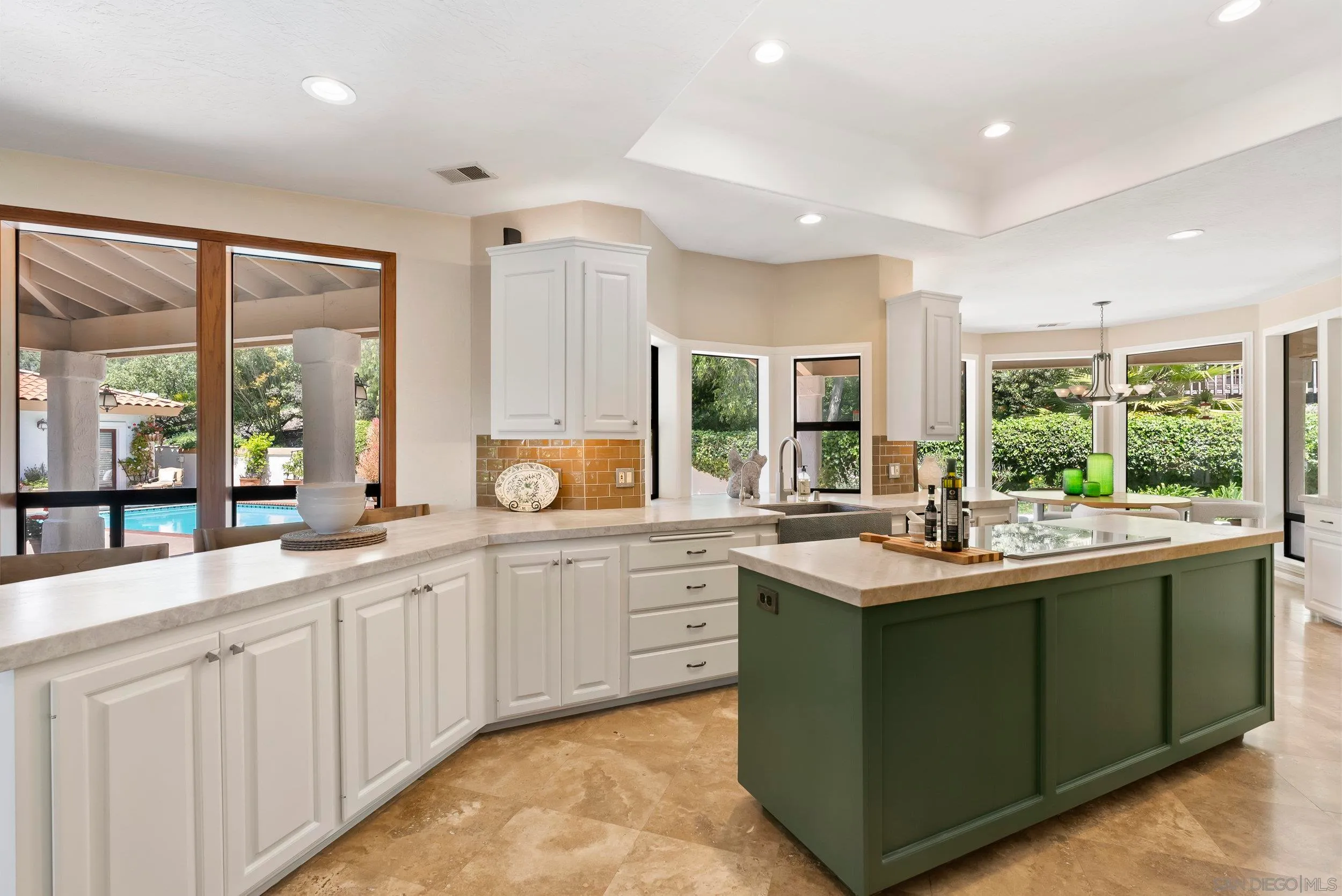 Rancho Santa Fe, California 92067, United States, 6 Bedrooms Bedrooms, ,5 BathroomsBathrooms,Residential,Pending,110032