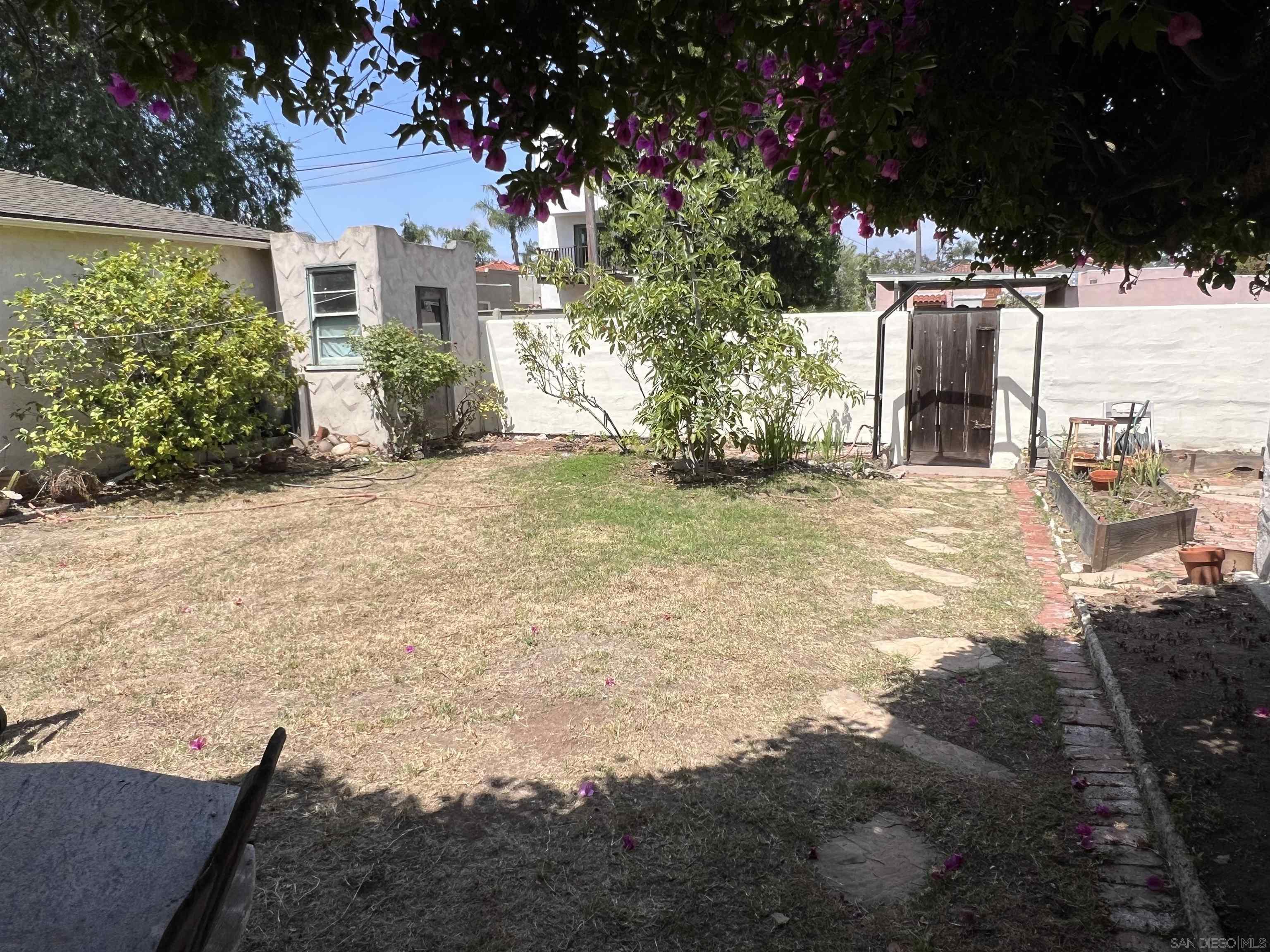 4880 Biona Drive