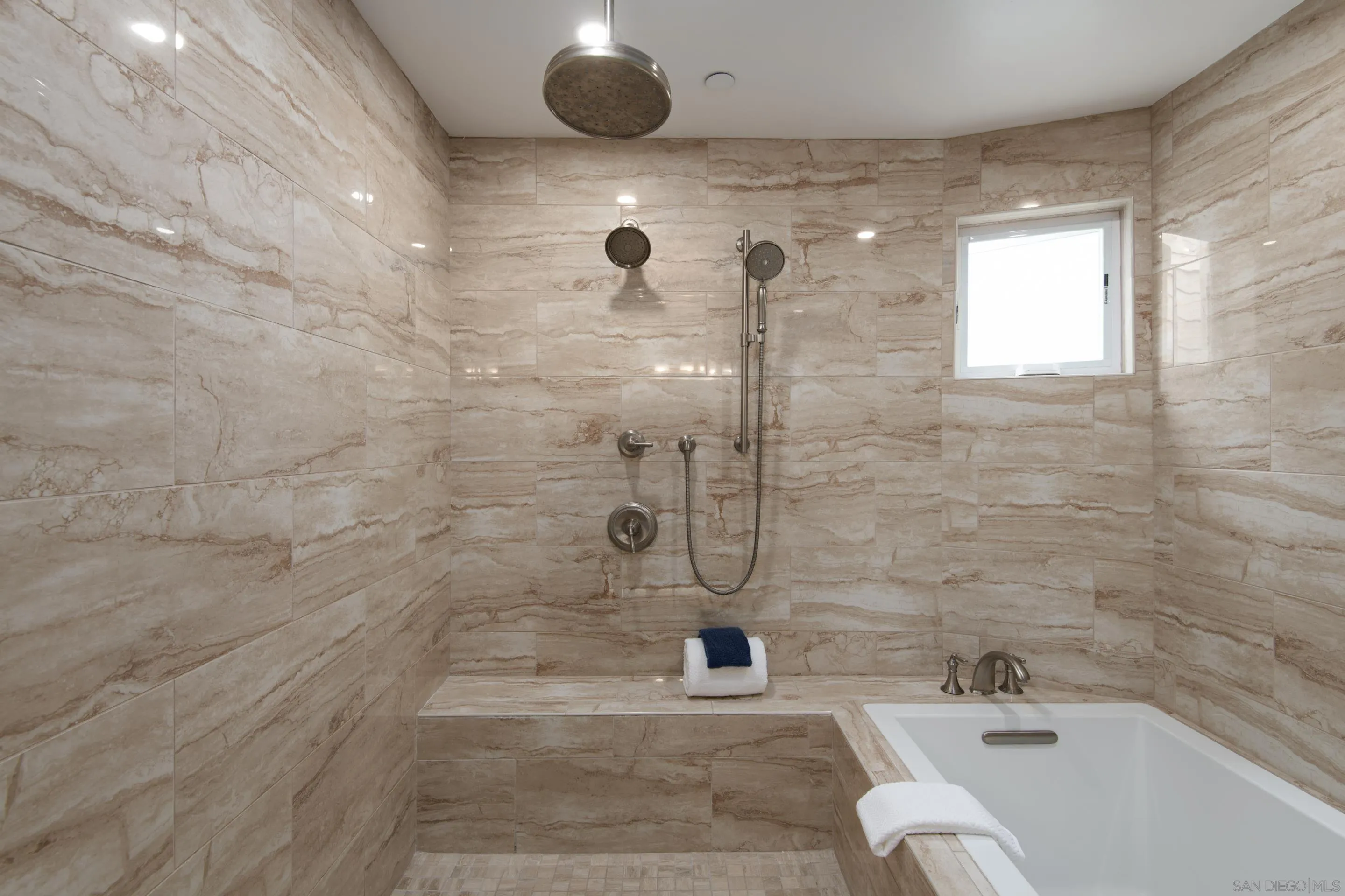 La Jolla, California 92037, United States, 3 Bedrooms Bedrooms, ,5 BathroomsBathrooms,Residential,Active,79274