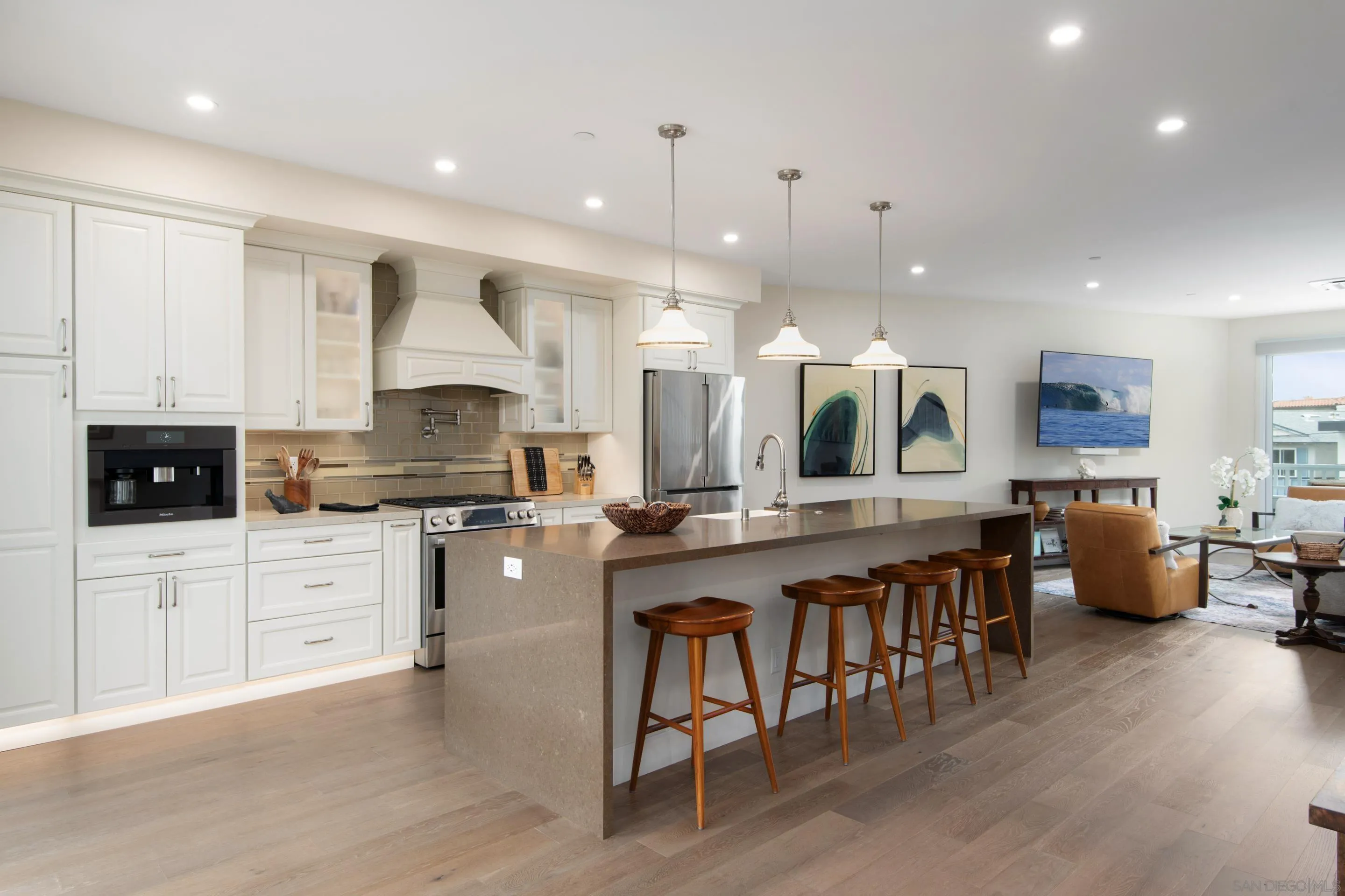 La Jolla, California 92037, United States, 3 Bedrooms Bedrooms, ,5 BathroomsBathrooms,Residential,Active,79274