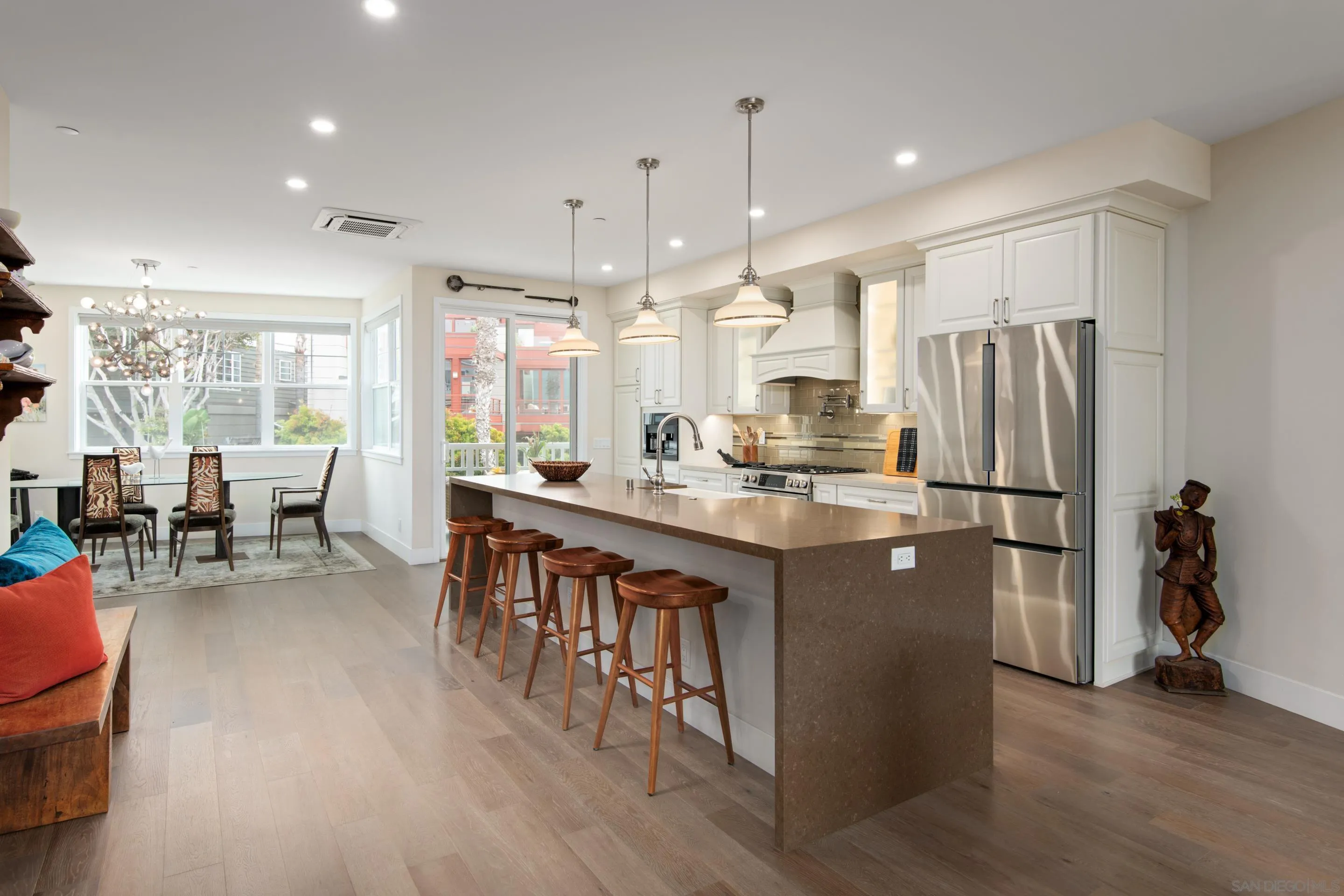 La Jolla, California 92037, United States, 3 Bedrooms Bedrooms, ,5 BathroomsBathrooms,Residential,Active,79274