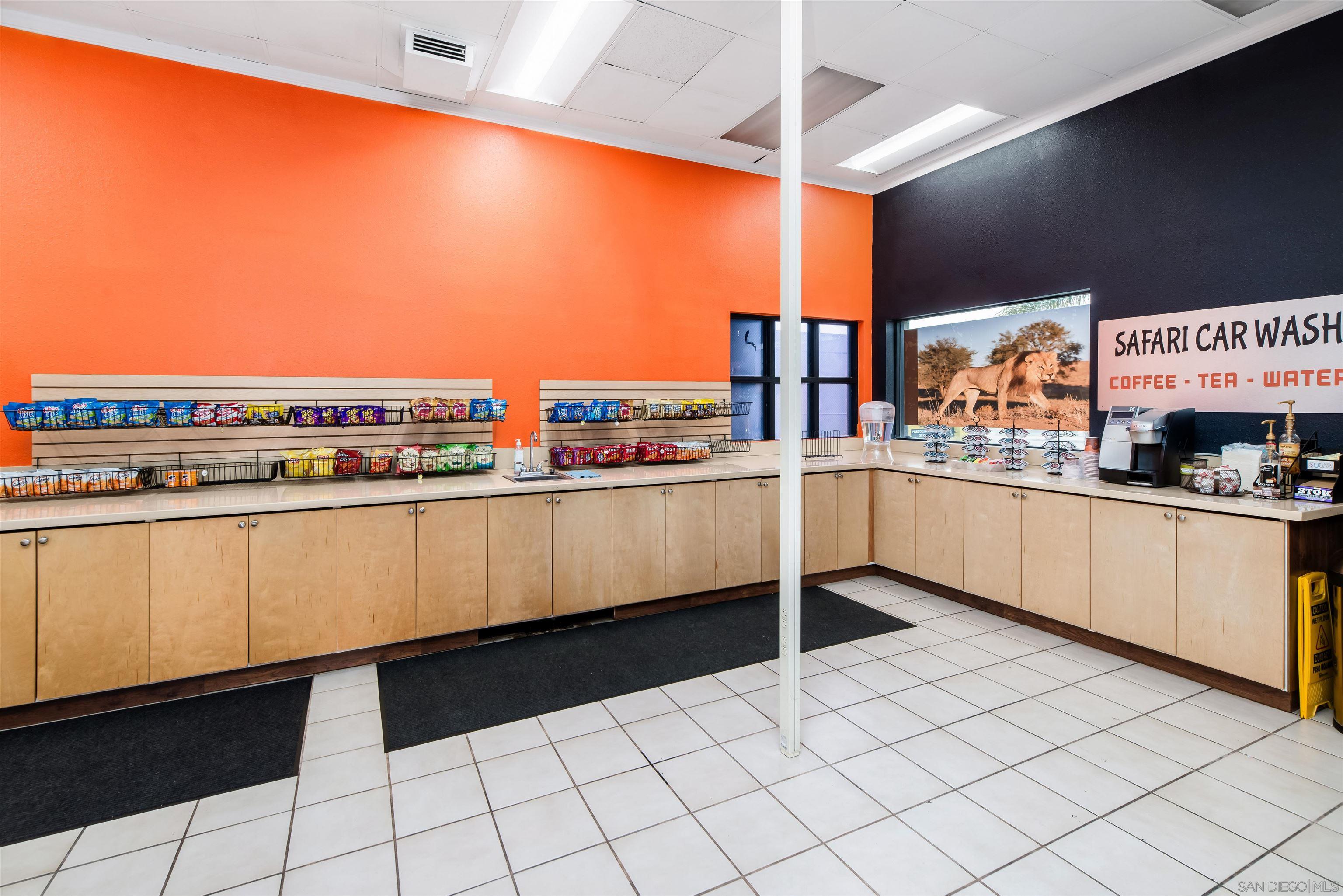 Escondido, California 92025, United States, ,Commercial,Active,66565