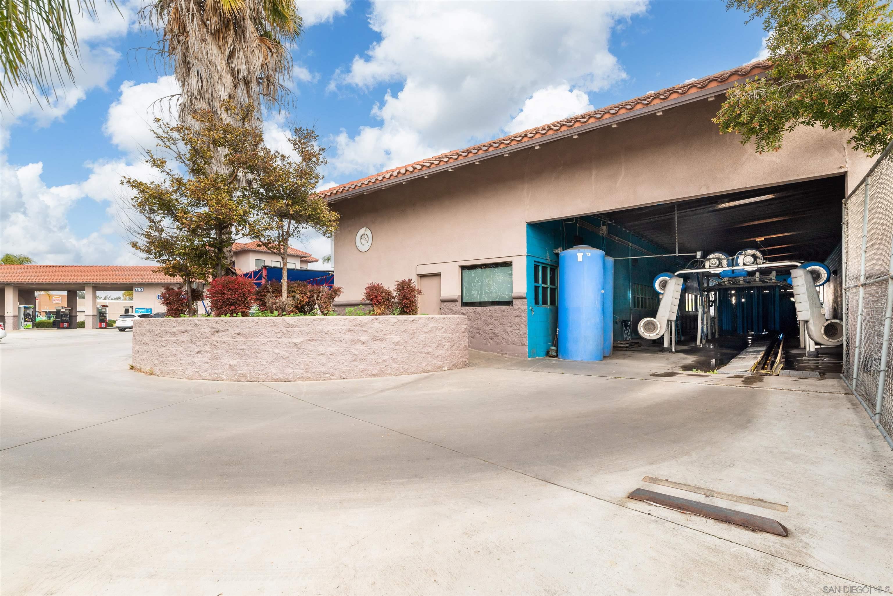 Escondido, California 92025, United States, ,Commercial,Active,66565