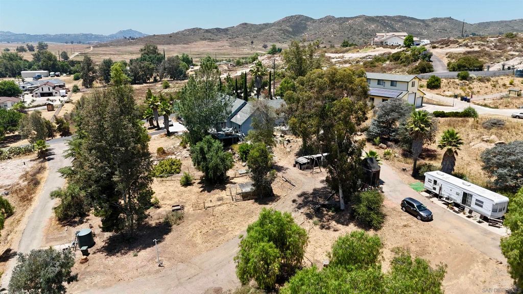 Photo of 995 Laky Ln, Ramona, CA 92065 (MLS # 250028846)