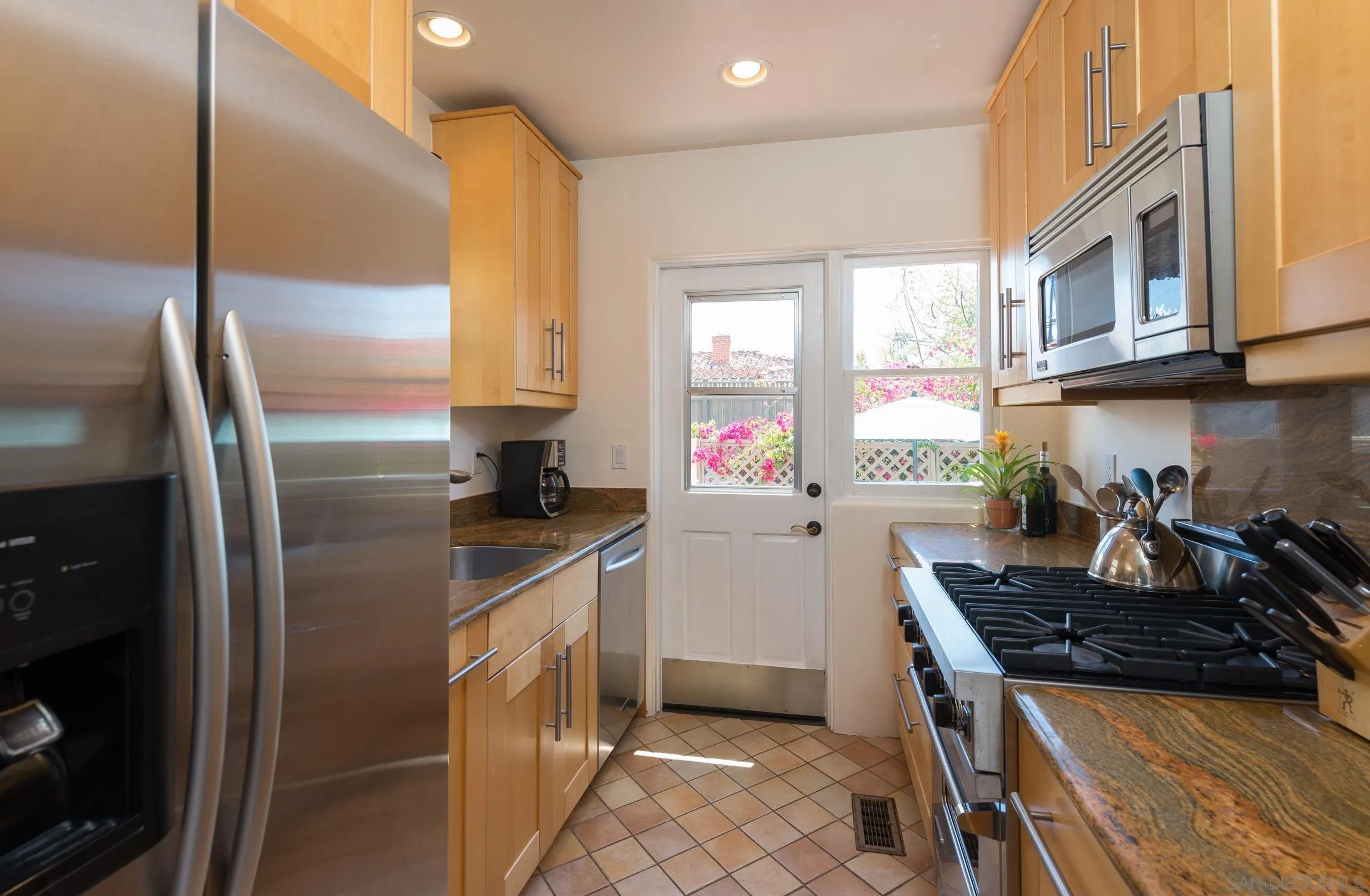 La Jolla, California 92037, United States, 2 Bedrooms Bedrooms, ,1 BathroomBathrooms,Residential,Active,98847