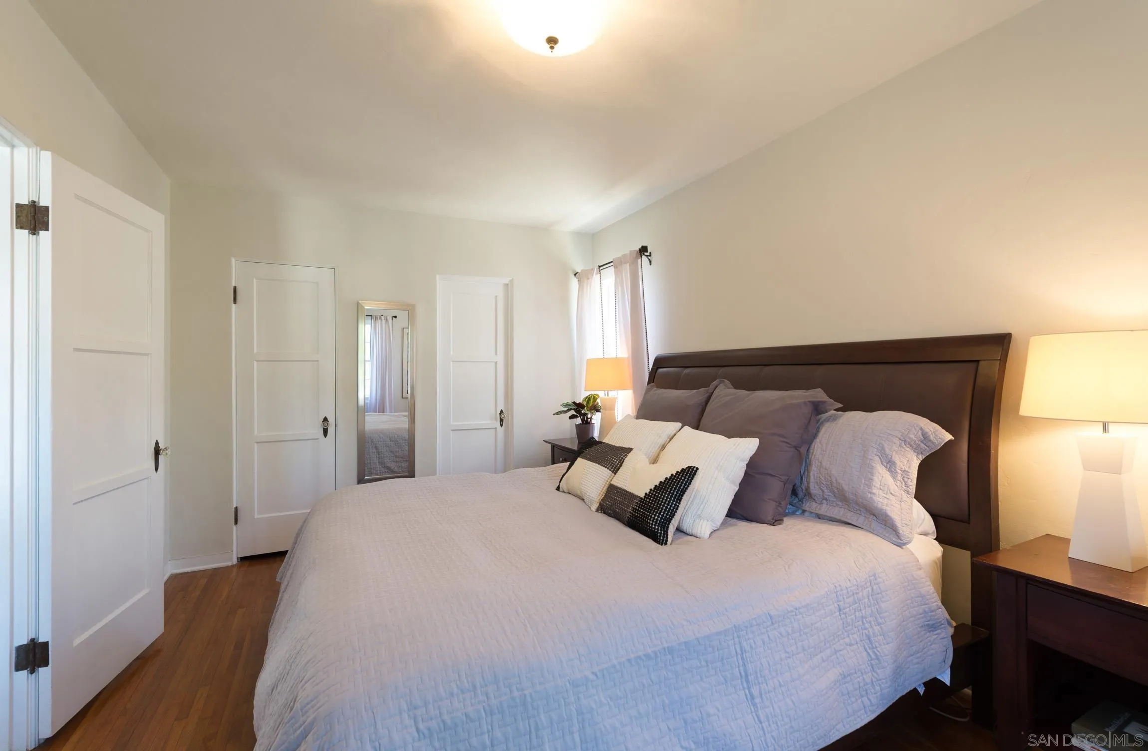 La Jolla, California 92037, United States, 2 Bedrooms Bedrooms, ,1 BathroomBathrooms,Residential,Active,98847