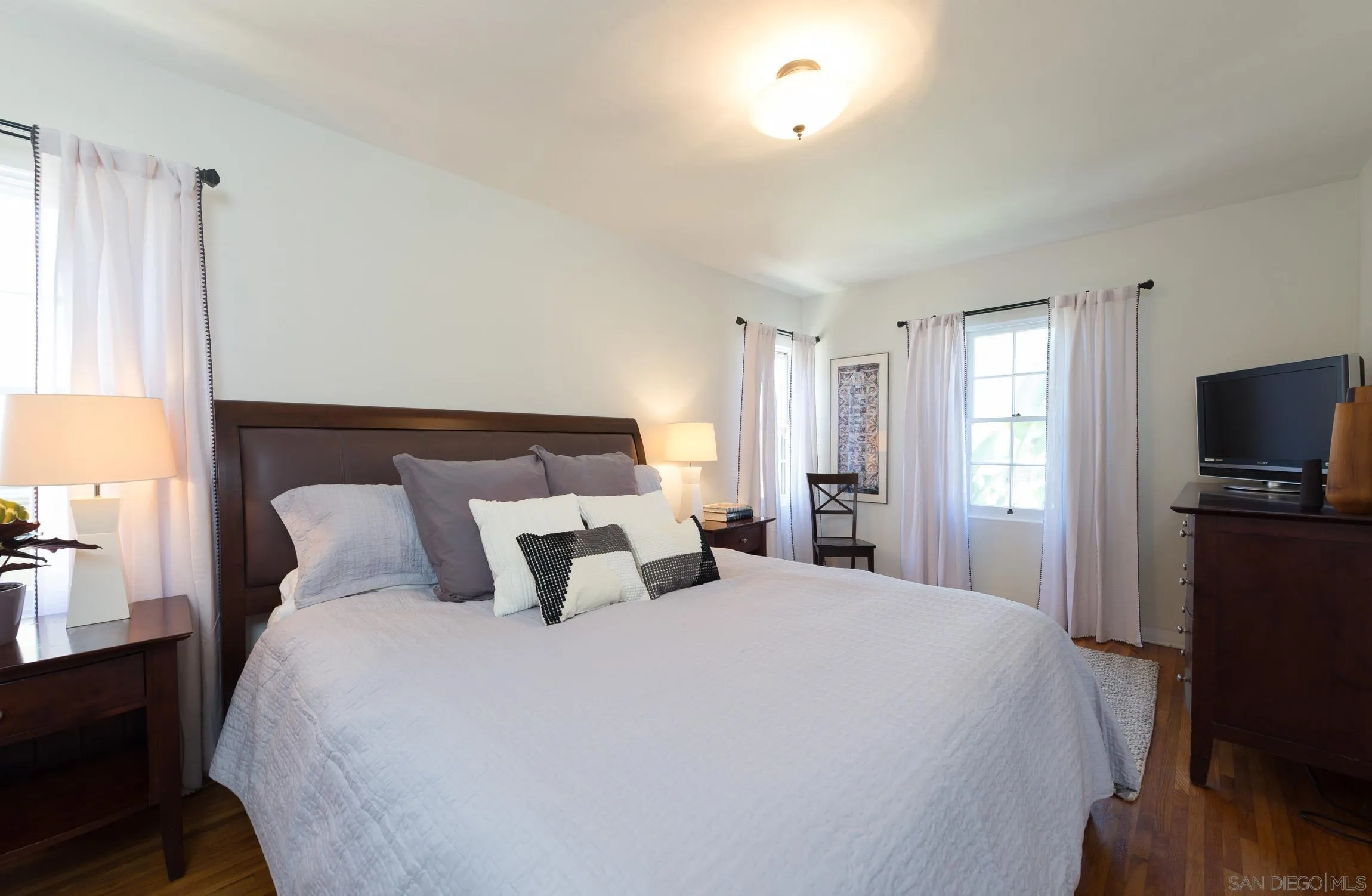 La Jolla, California 92037, United States, 2 Bedrooms Bedrooms, ,1 BathroomBathrooms,Residential,Active,98847