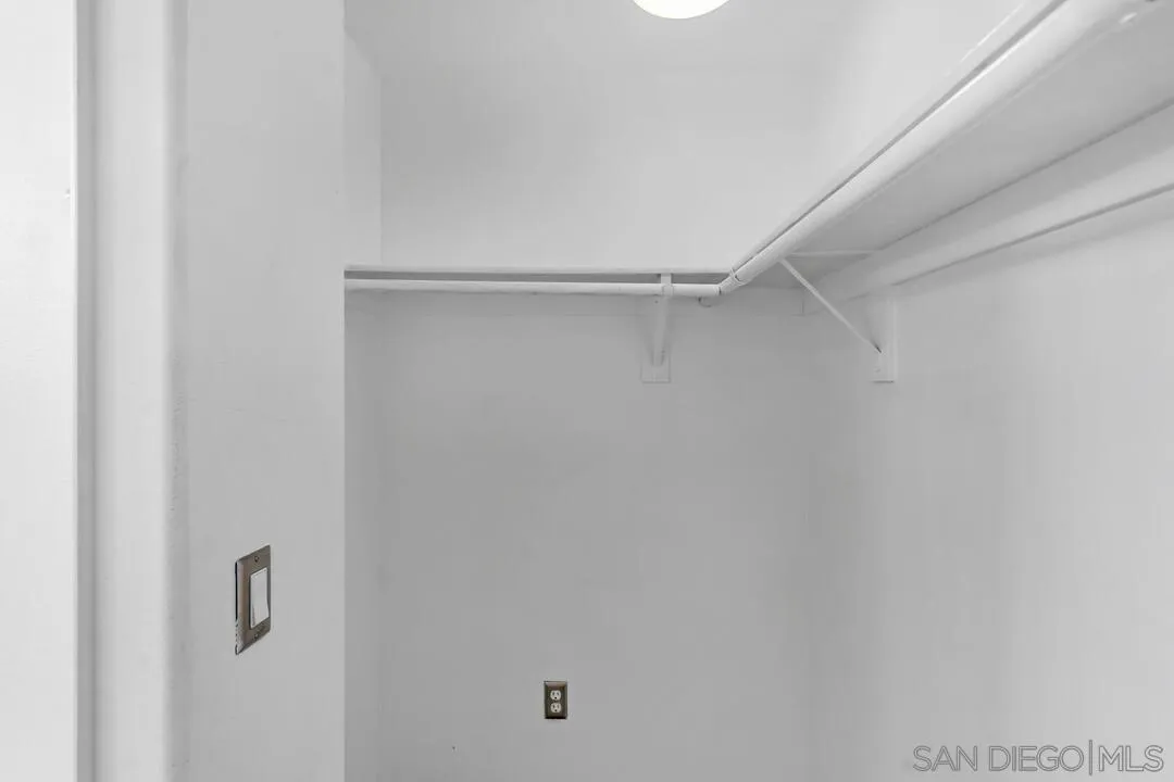 San Diego, California 92101, United States, 1 Bedroom Bedrooms, ,1 BathroomBathrooms,Residential,Pending,41581