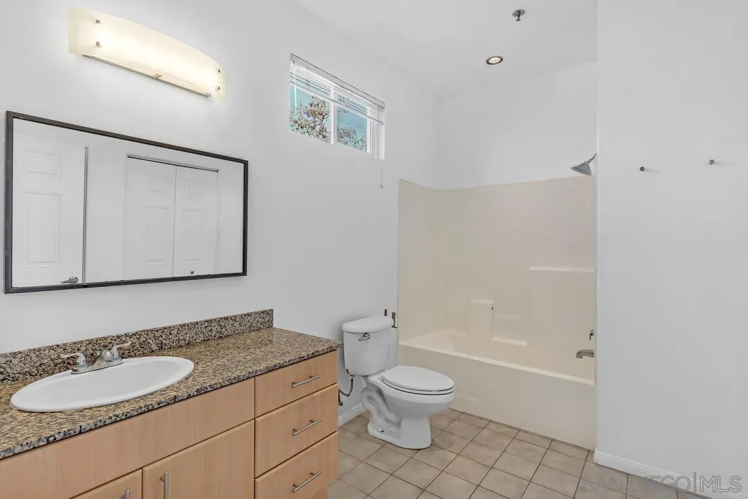 San Diego, California 92101, United States, 1 Bedroom Bedrooms, ,1 BathroomBathrooms,Residential,Pending,41581