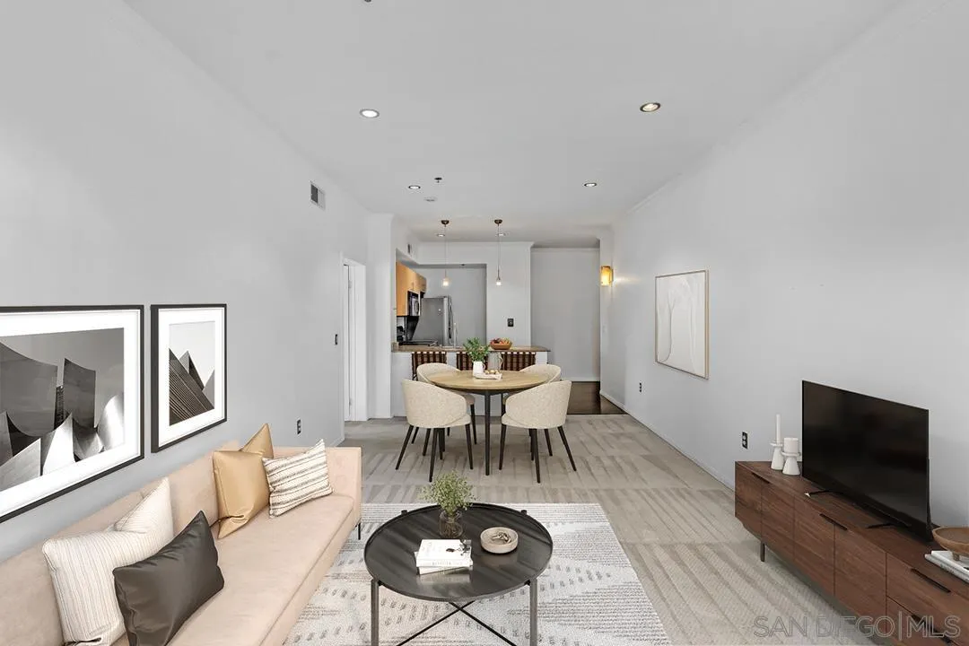 San Diego, California 92101, United States, 1 Bedroom Bedrooms, ,1 BathroomBathrooms,Residential,Pending,41581