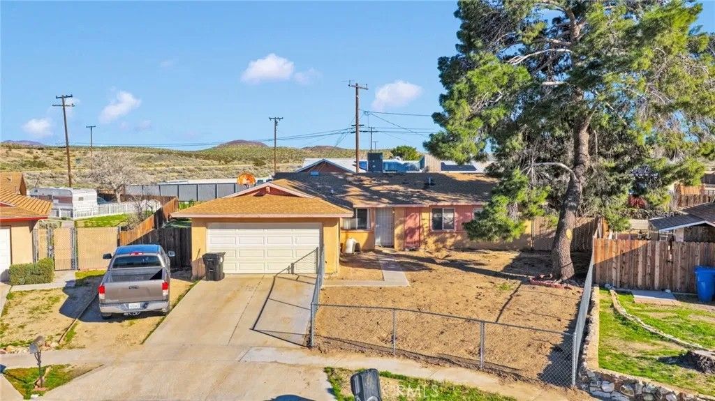 Photo of 36381 Oleander Place, Barstow, CA 92311 (MLS # HD26006468)