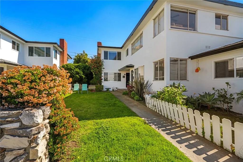 124 Palos Verdes Boulevard