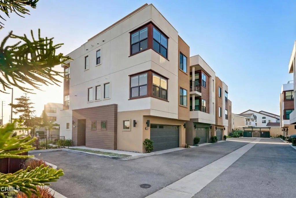Photo of 1068 Canal Street, Oxnard, CA 93035 (MLS # V1-36203)