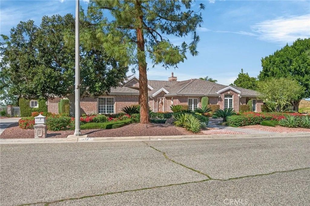 Photo of 6872 Chartwell Dr, Riverside, CA 92506 (MLS # IV25275367)