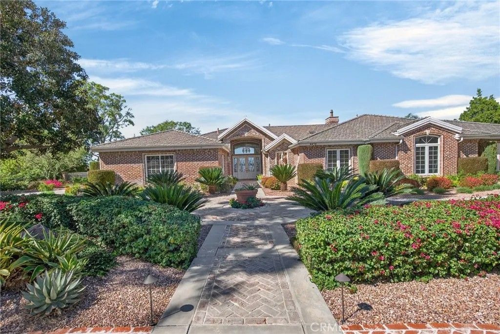 Photo of 6872 Chartwell Dr, Riverside, CA 92506 (MLS # IV25275367)