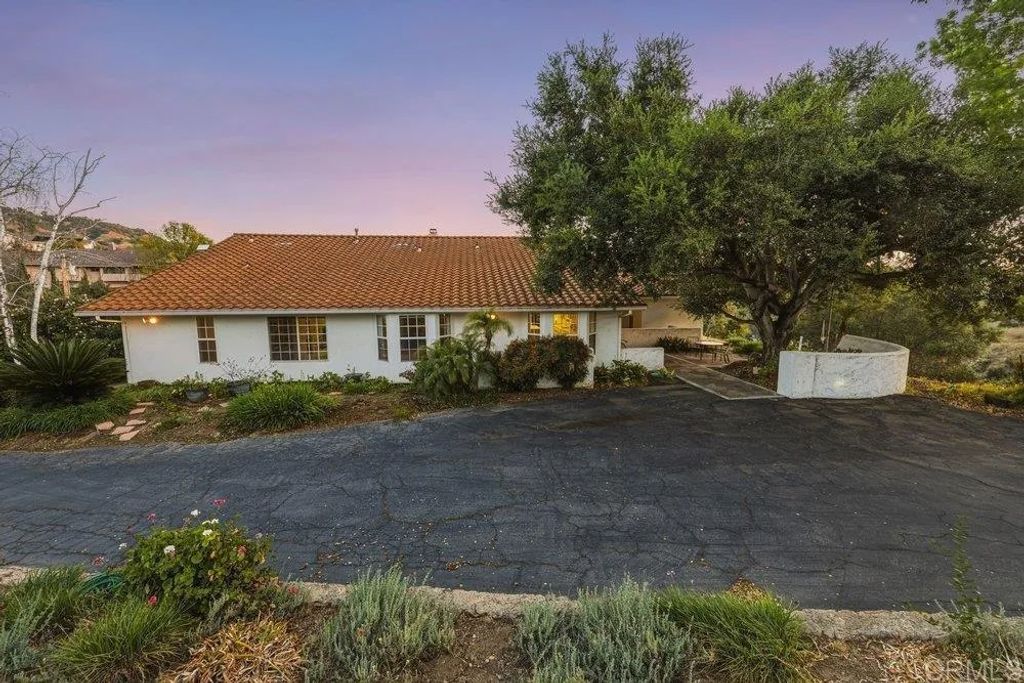 Photo of 2073 Willow Glen Rd, Fallbrook, CA 92028 (MLS # NDP2604157)