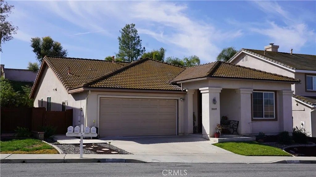 Photo of 30809 Point Woods Court, Temecula, CA 92591 (MLS # CV26091831)