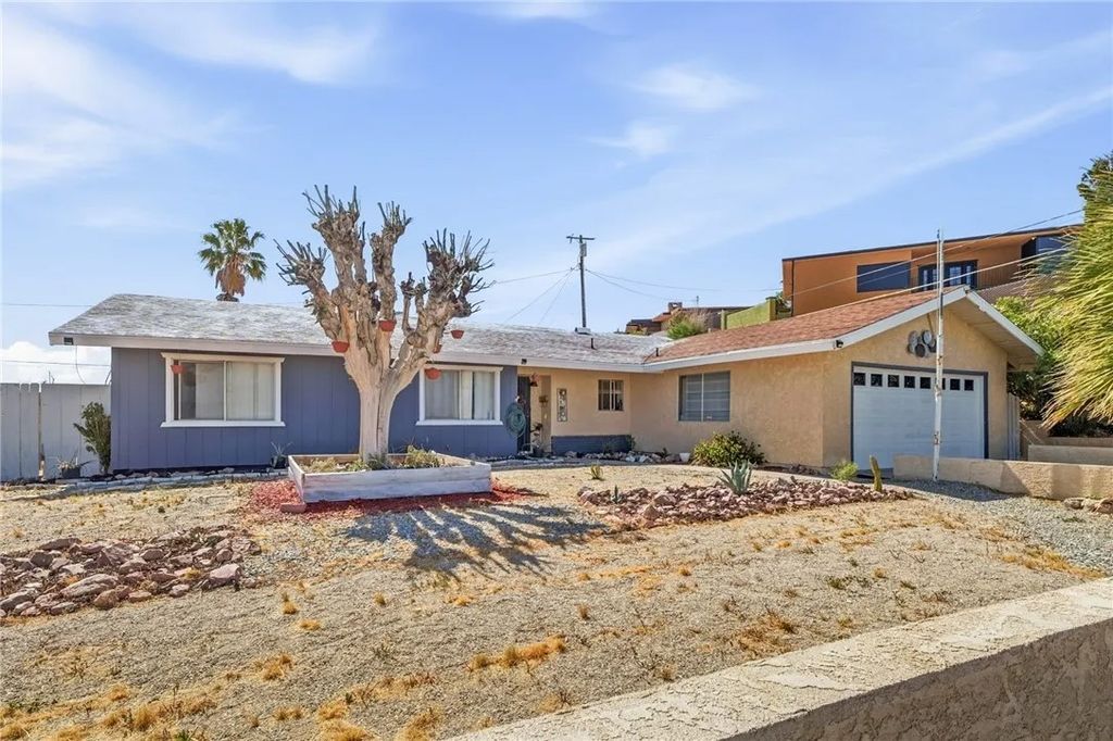 Photo of 1104 Bigger St, Barstow, CA 92311 (MLS # HD26095871)