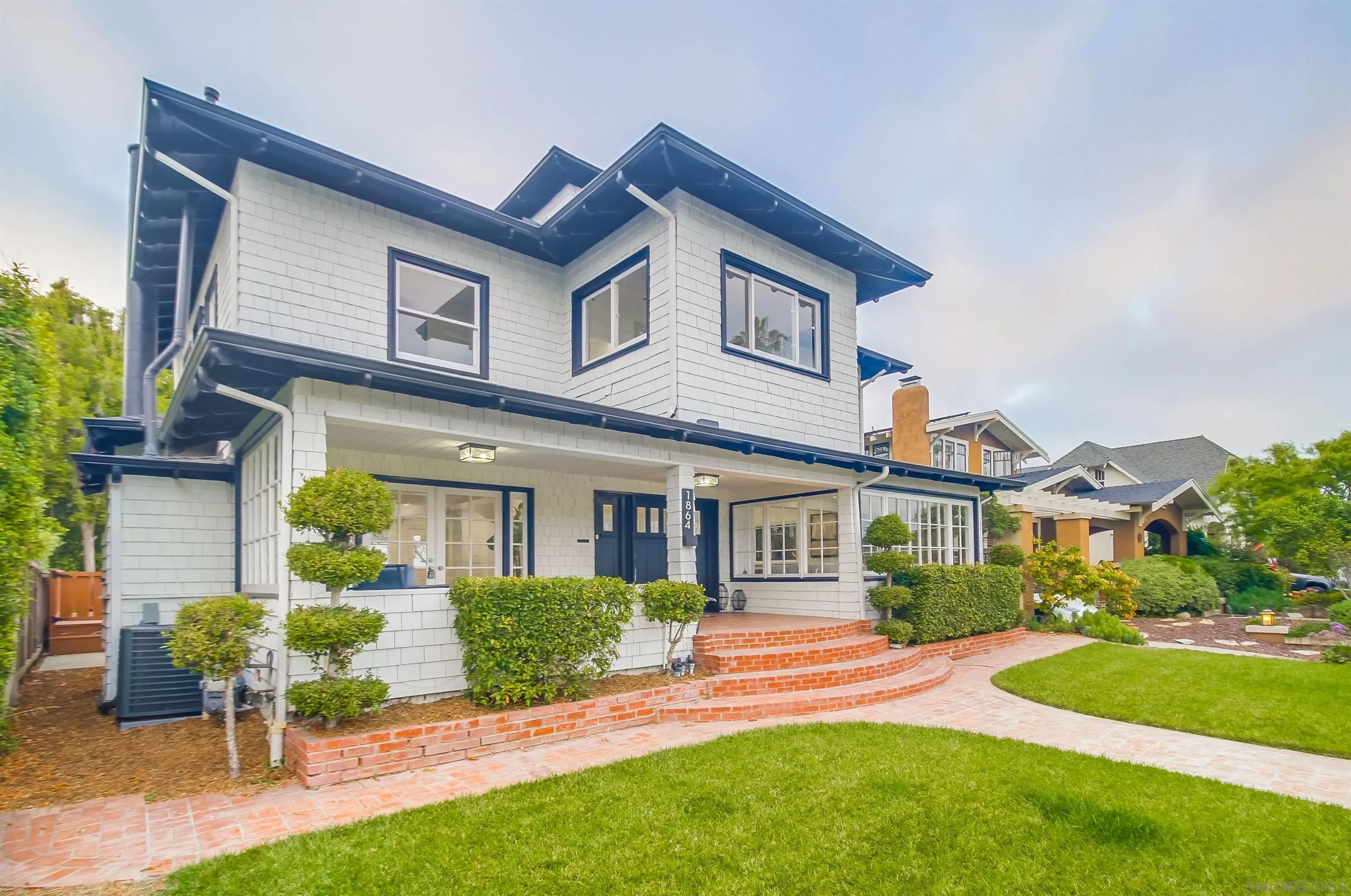 1864 Sunset Blvd