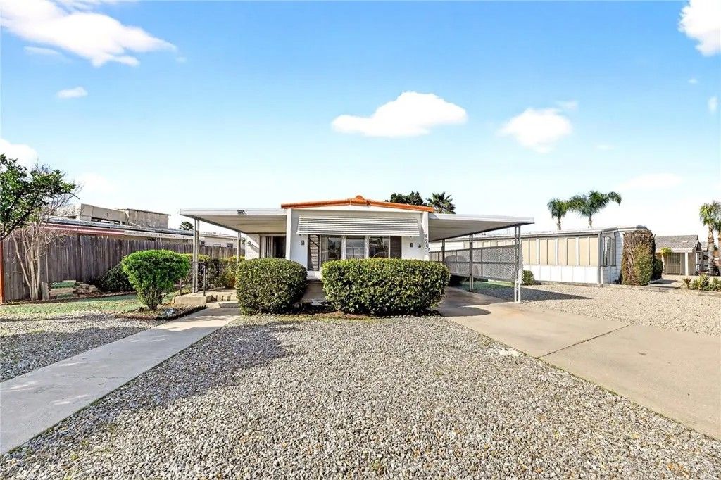 Photo of 893 S Palm Ave, Hemet, CA 92543 (MLS # SW26017562)